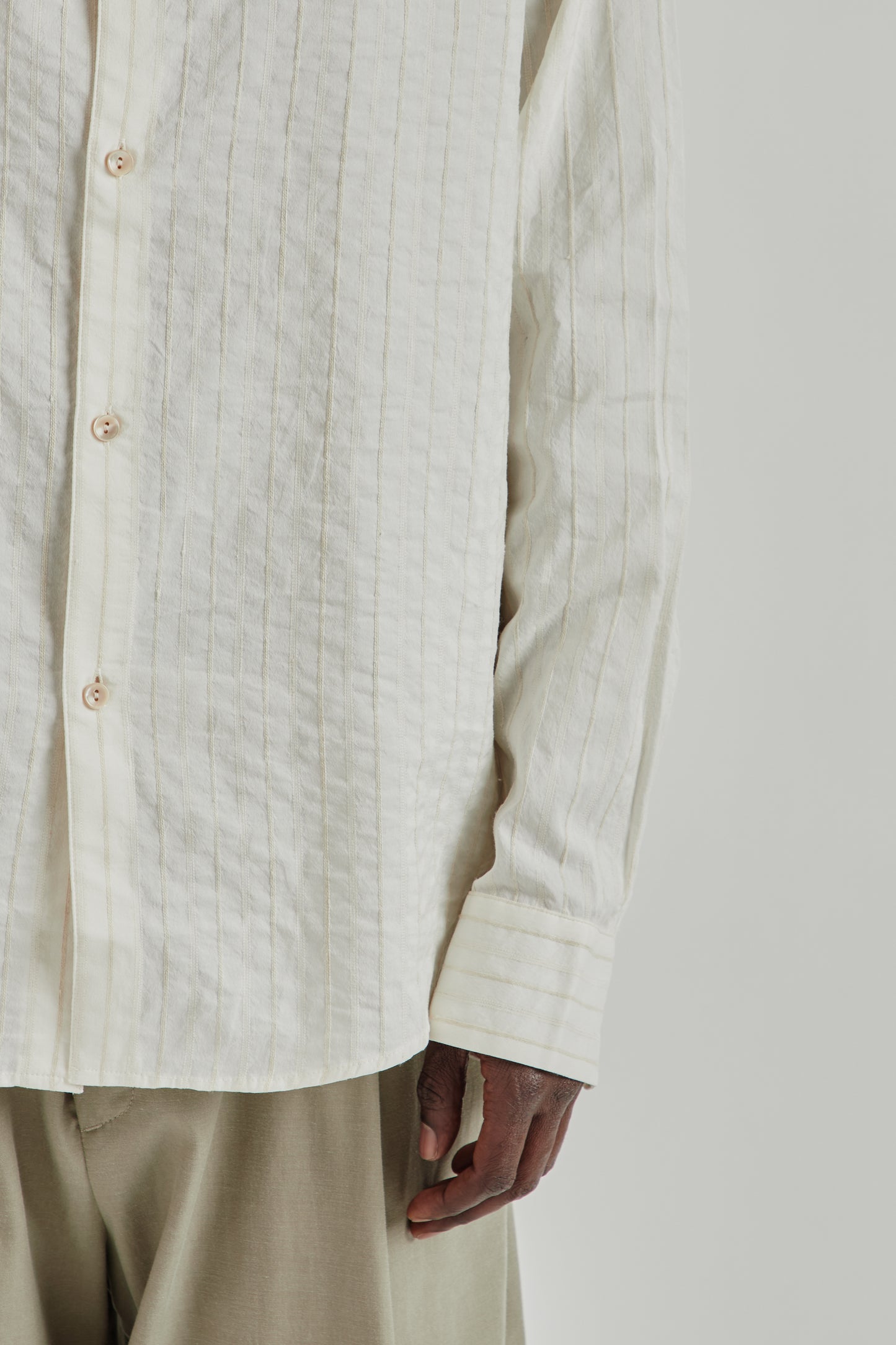 A Kind Of Guise SS26 Fulvio Shirt structured natural stripe0891