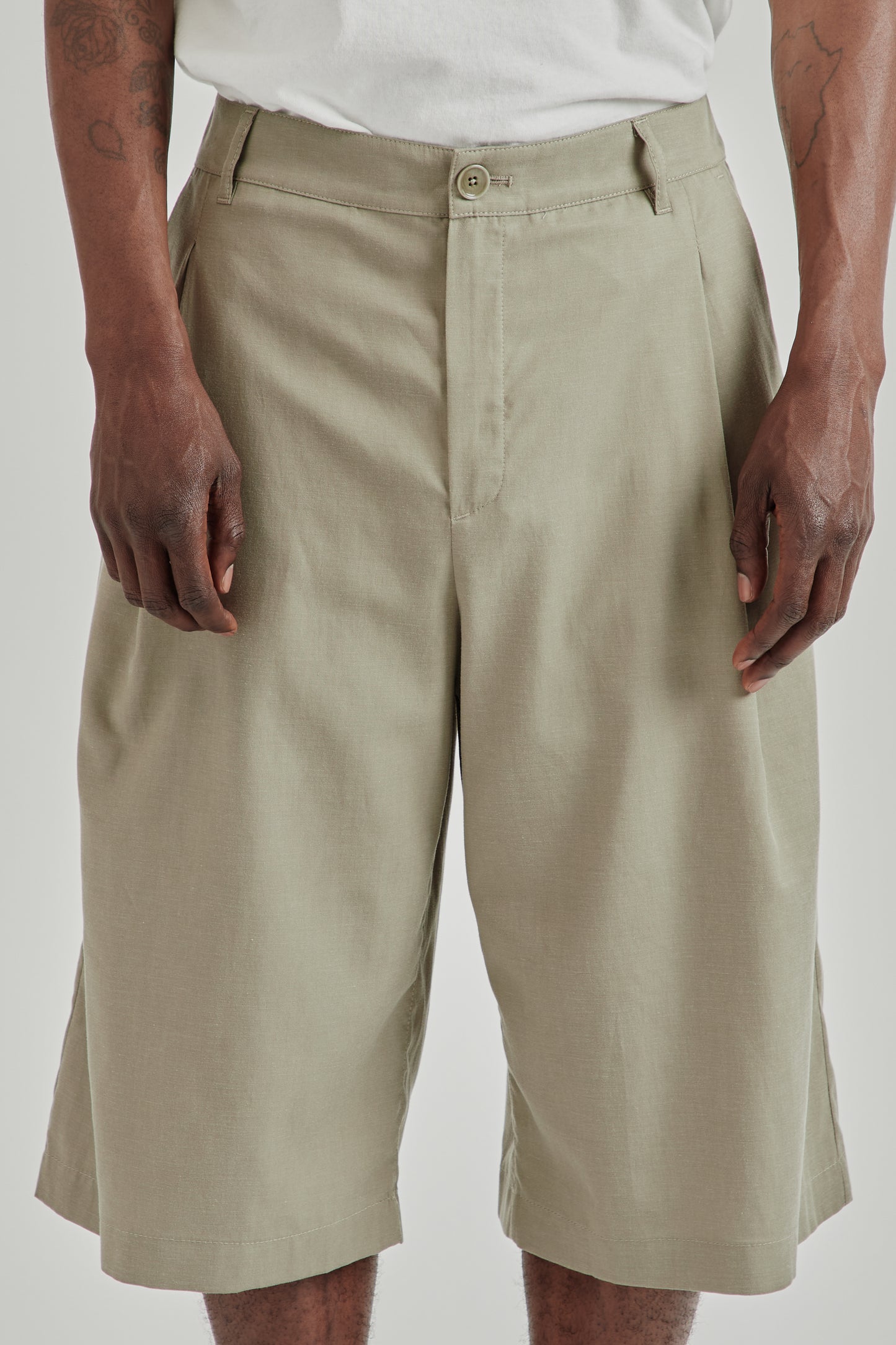 A Kind Of Guise SS26 Juno Shorts sun bleached sage0941