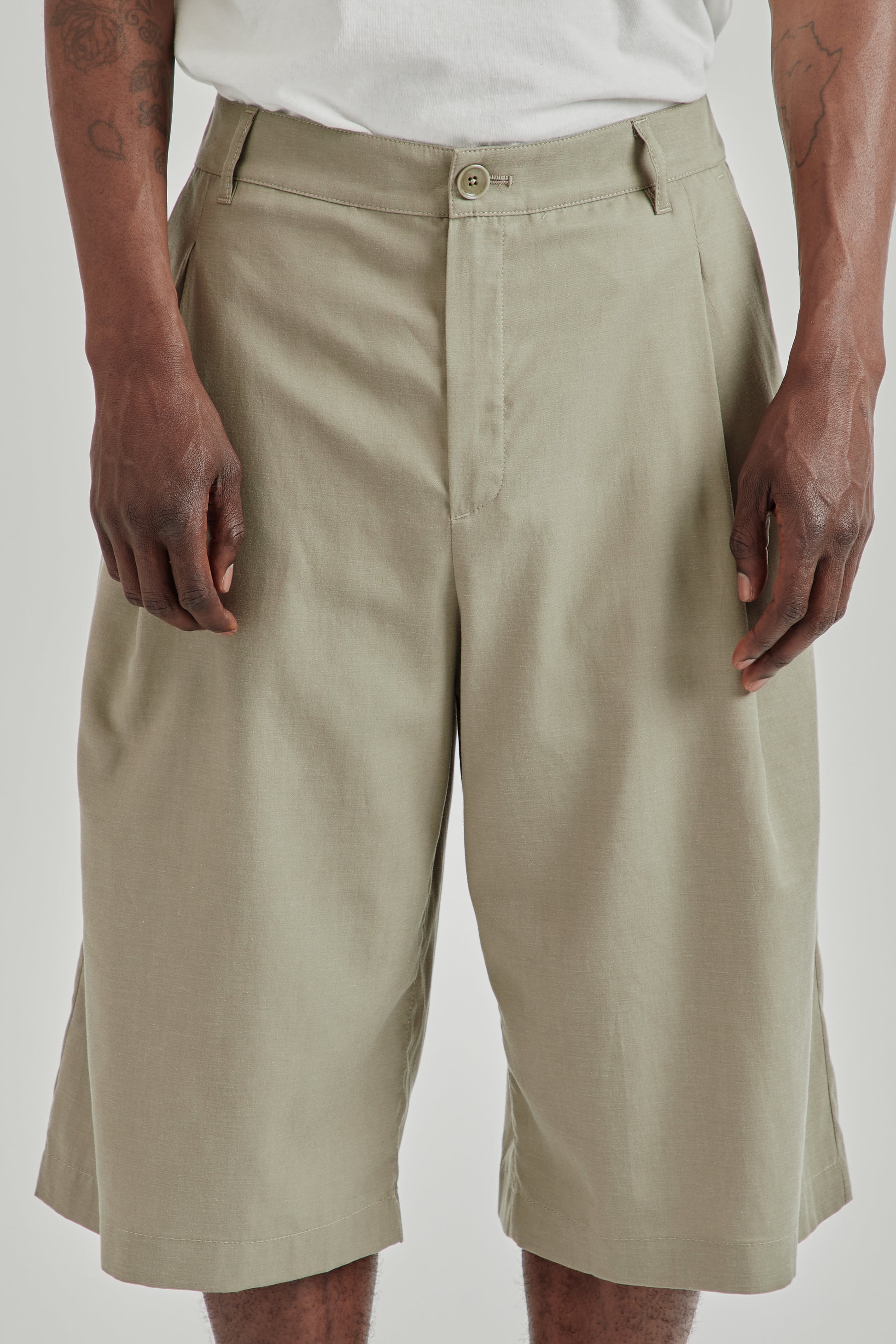 A Kind Of Guise SS26 Juno Shorts sun bleached sage0941