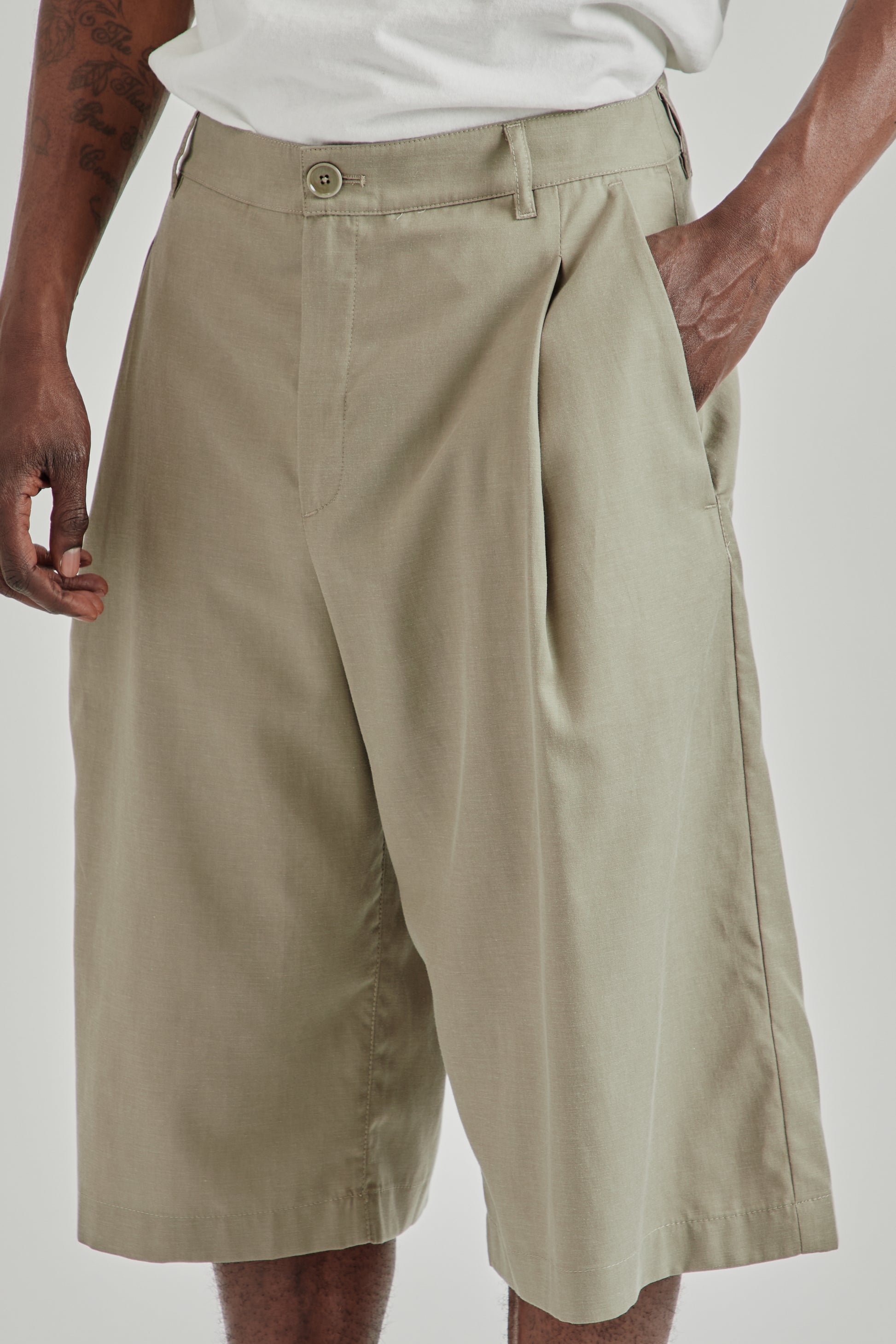 A Kind Of Guise SS26 Juno Shorts sun bleached sage0942