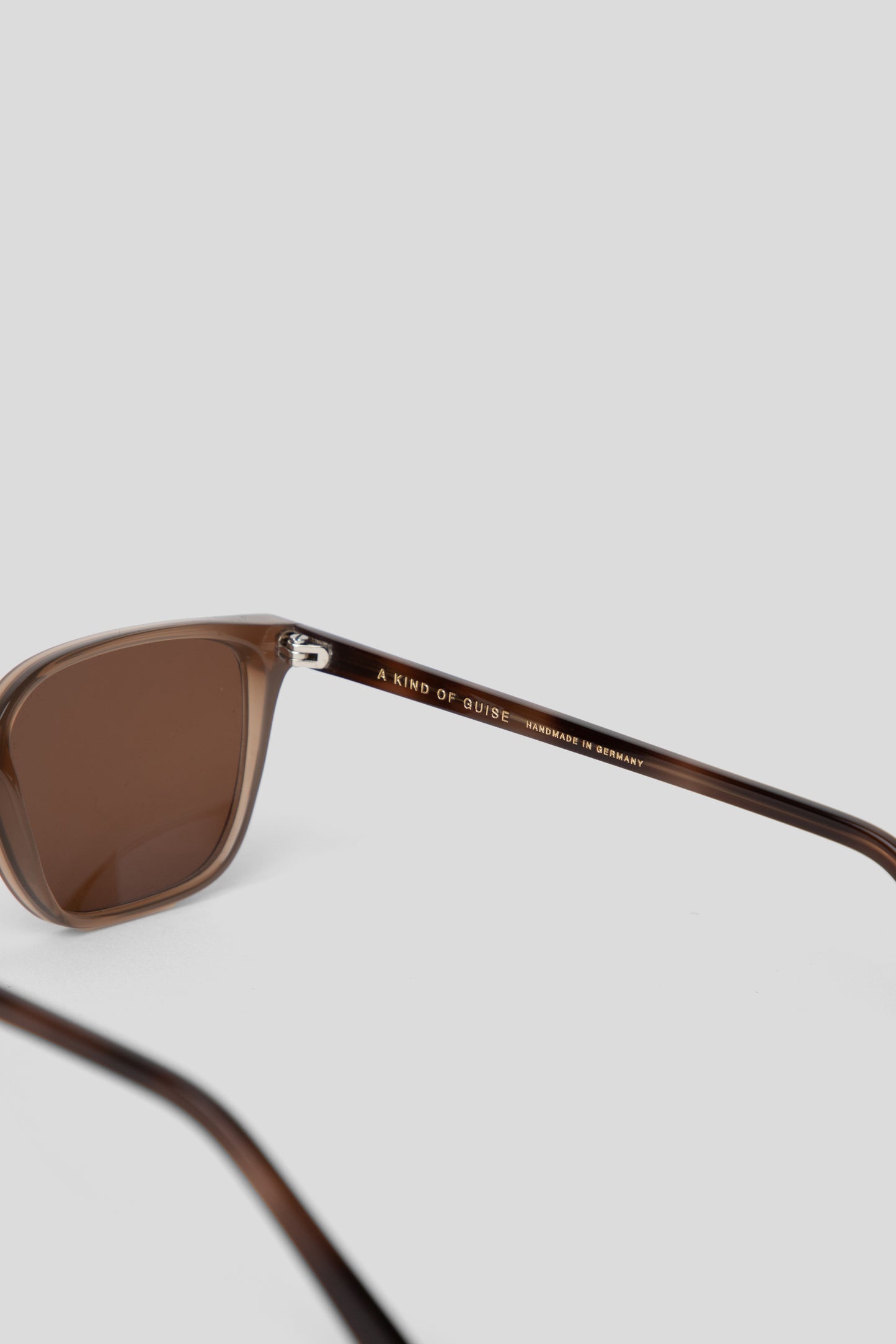 A Kind Of Guise SS26 Marseille Milky Bison Brown 03