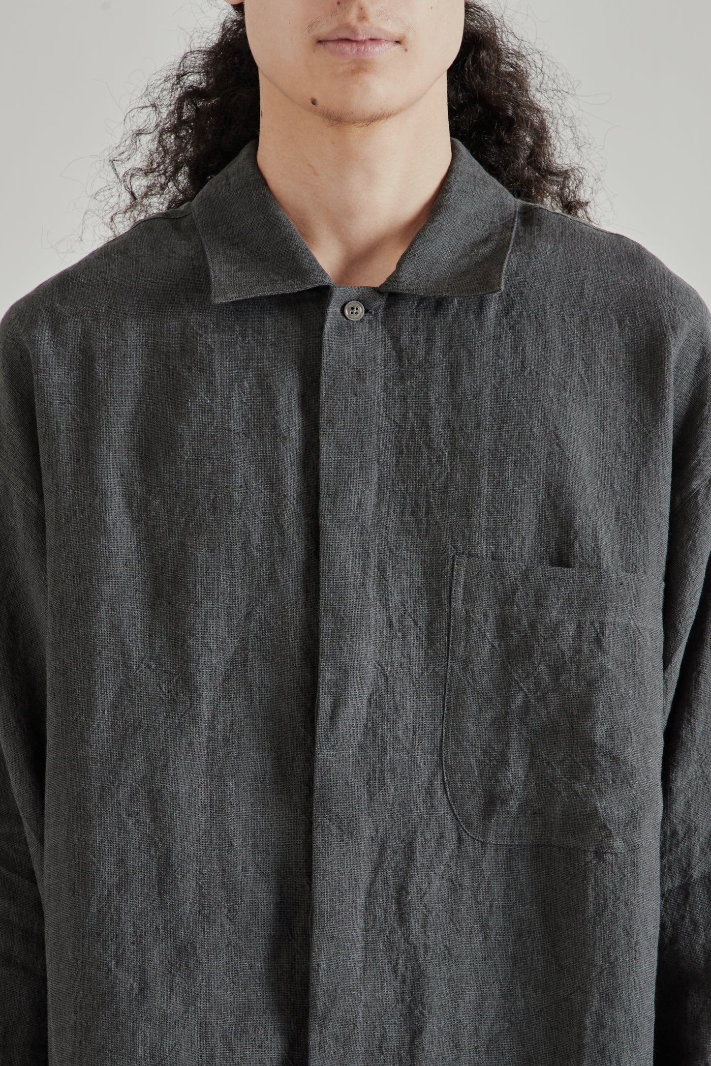 A Kind Of Guise SS26 Rumba Shirt Coal Linen0822