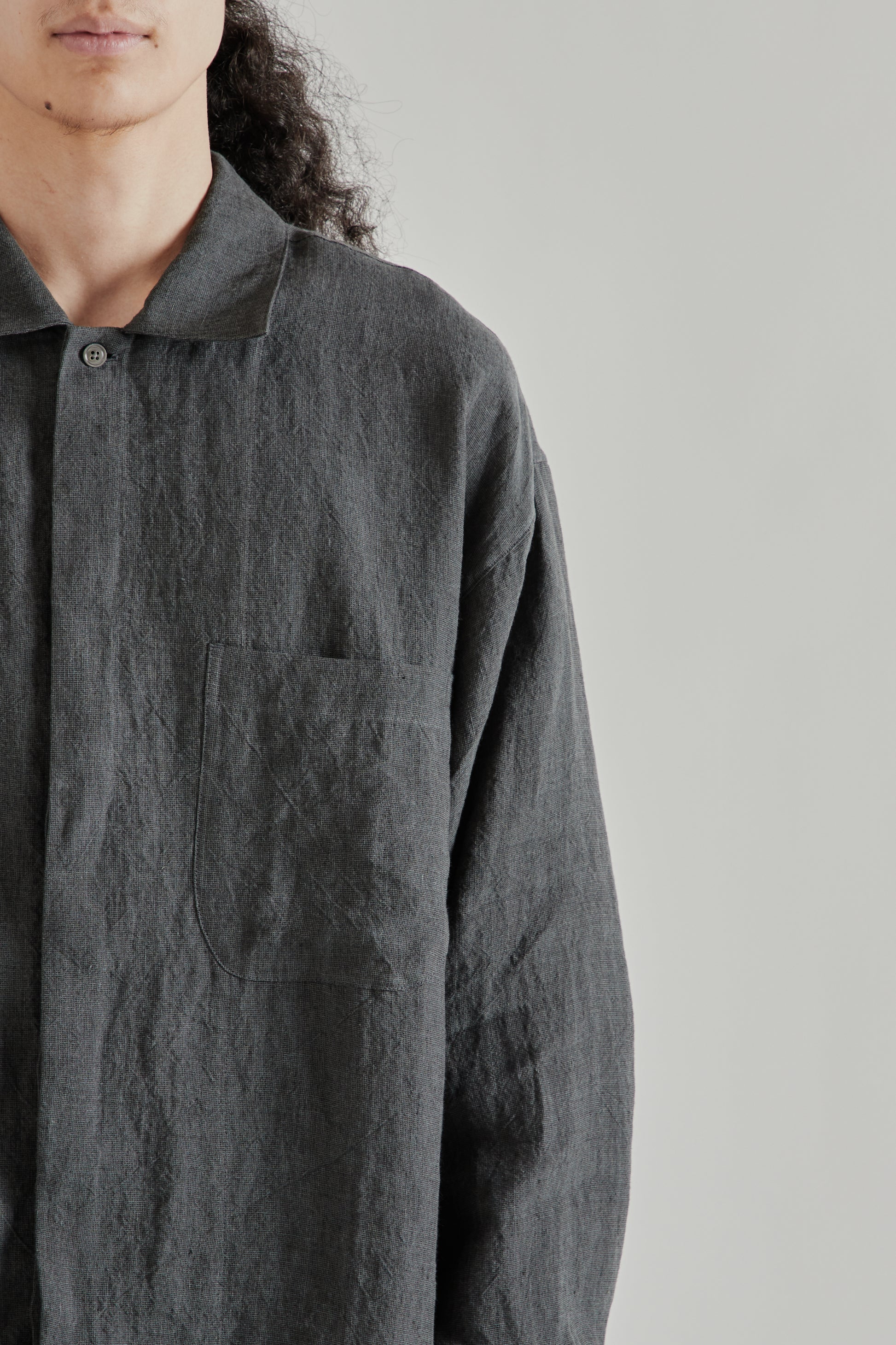 A Kind Of Guise SS26 Rumba Shirt Coal Linen0823