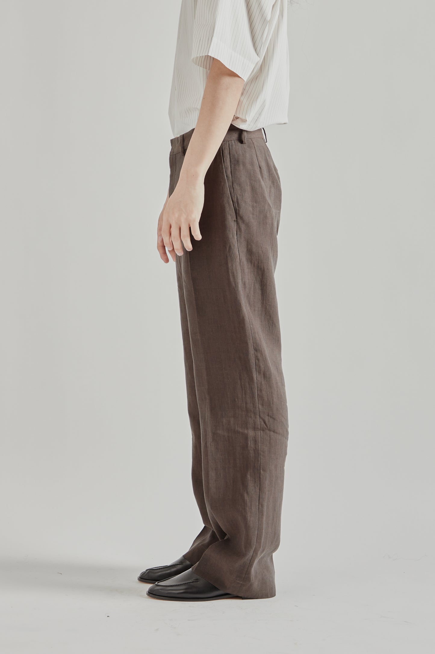 A Kind Of Guise SS26 Tailored Wide Trousers Burnt Umber0712