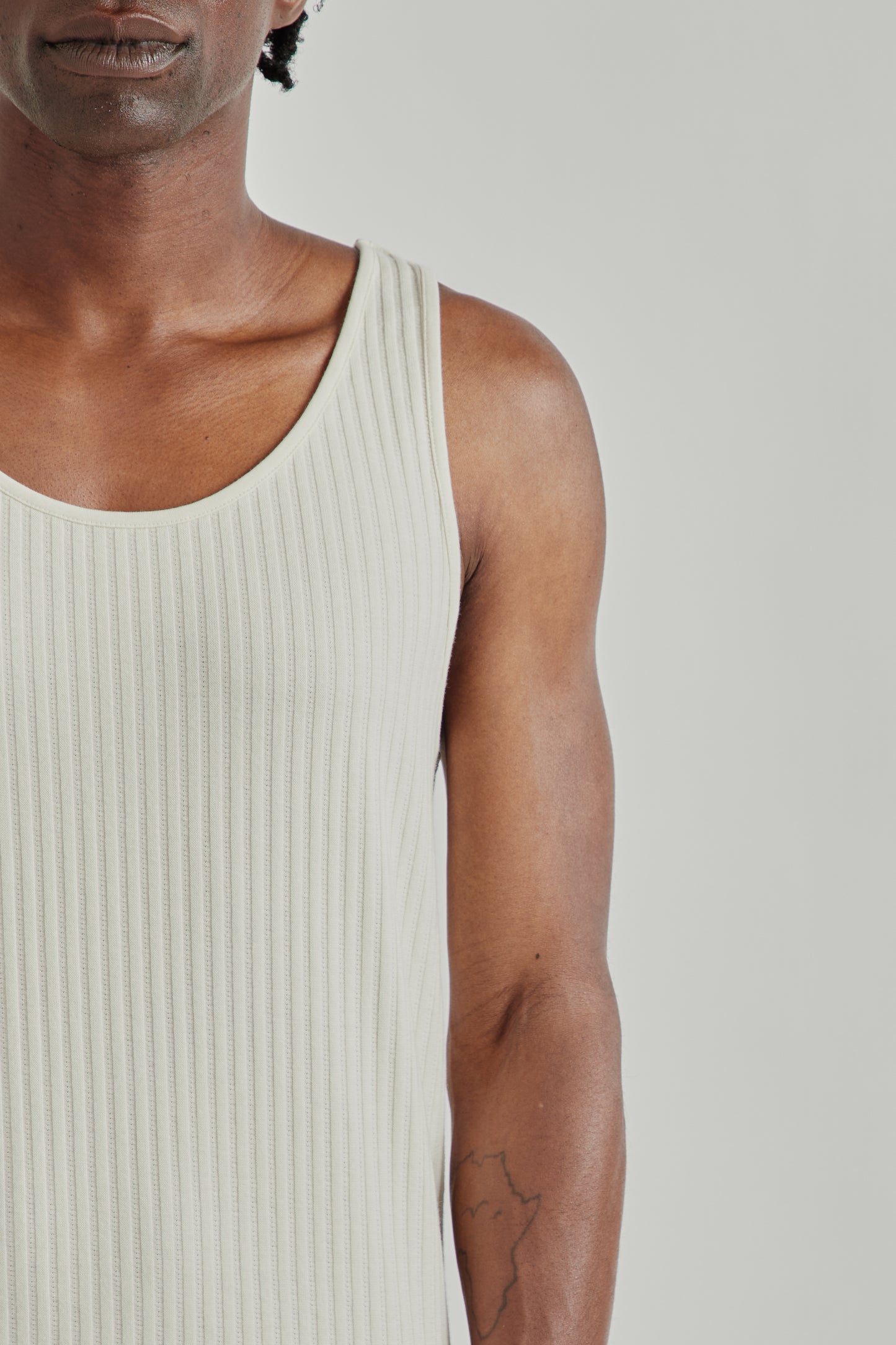 A Kind Of Guise SS26 Tomaso Tanktop almond ajour0835