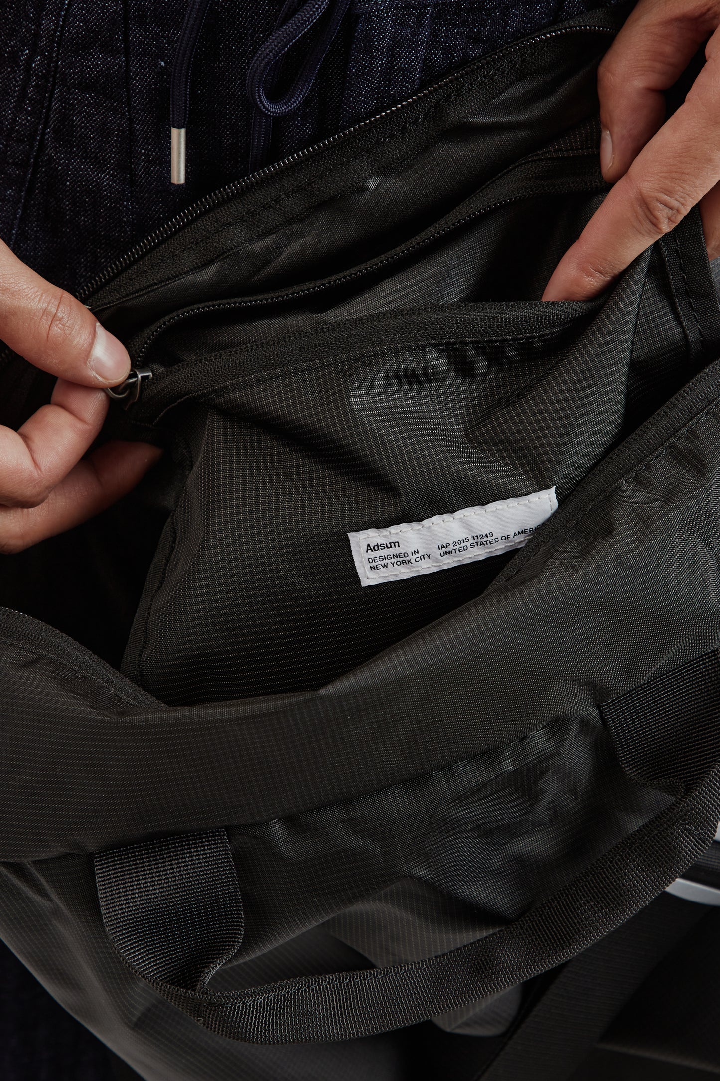 Adsum SS25 Classic Zip Tote Nylon Black Herringbone 6