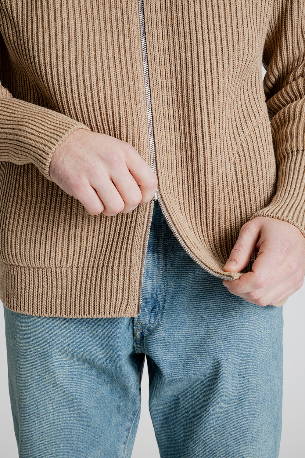 ANDERSEN－ANDERSEN ウール　厚手　サイズM ベージュ Andersen-Andersen Navy Full Zip with Pockets in Camel | Wallace