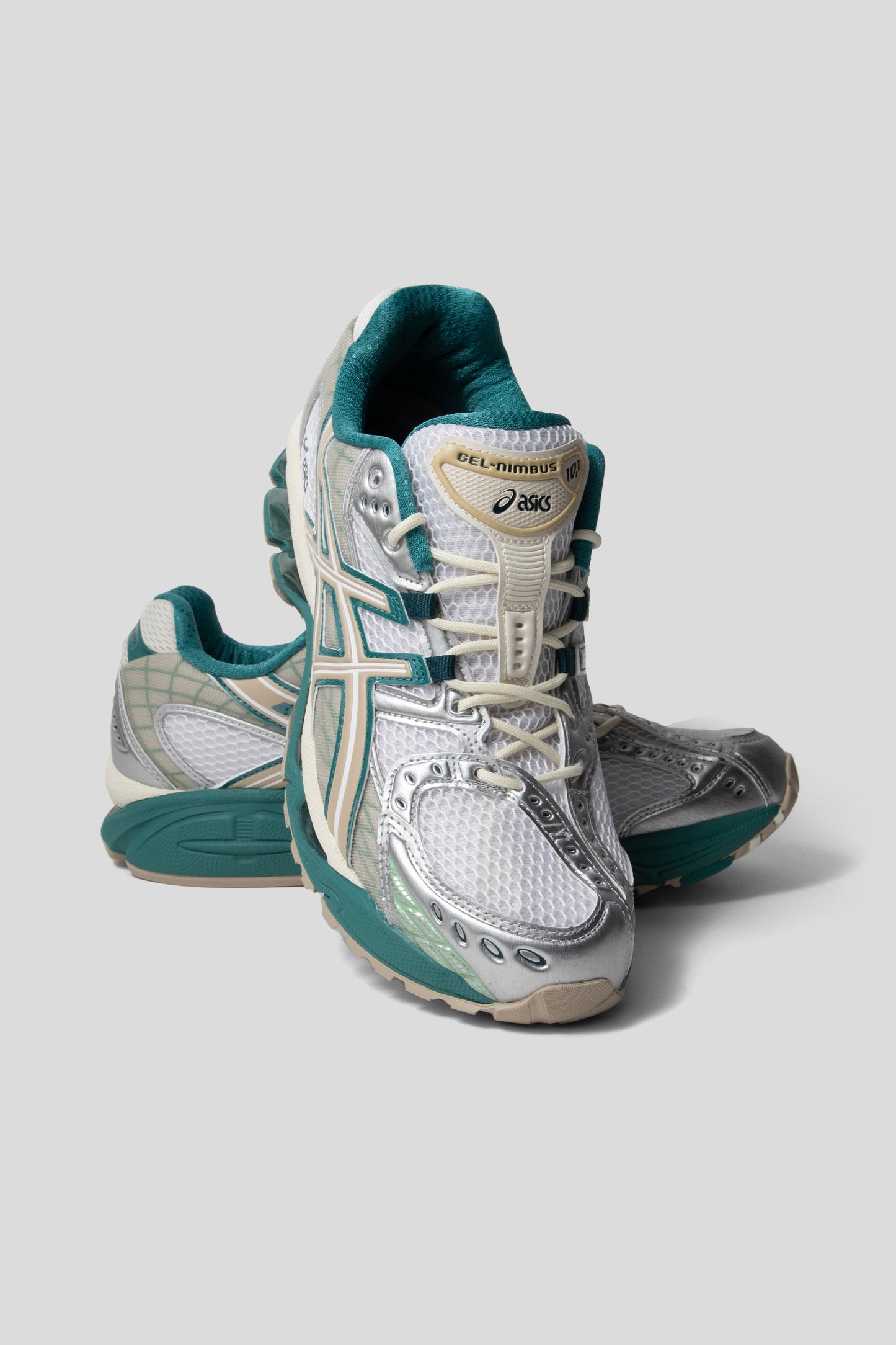 Gel-Nimbus 10.1 - White/Rainy Lake
