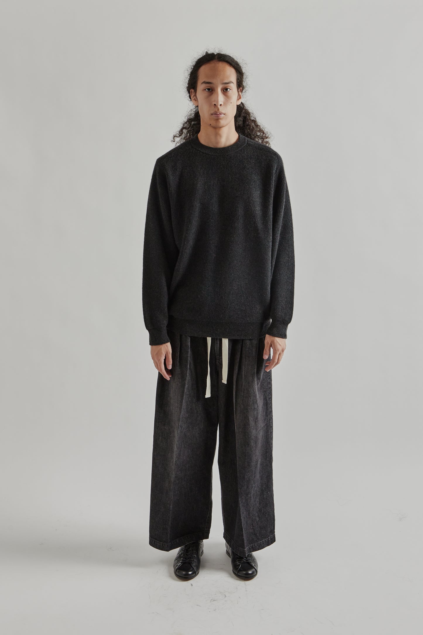 Batoner FW25 Innocent Cashmere Heavy weight Crewneck Merange Black 1