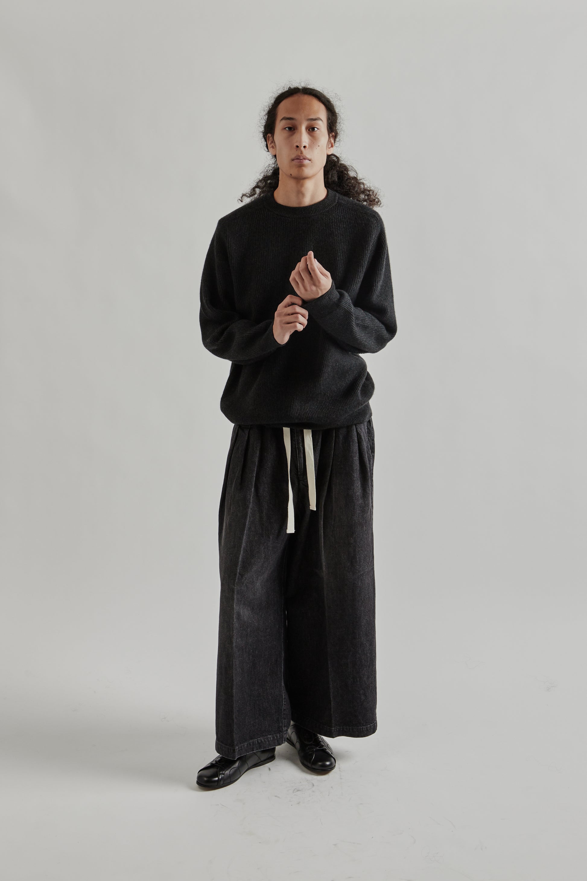Batoner FW25 Innocent Cashmere Heavy weight Crewneck Merange Black 10