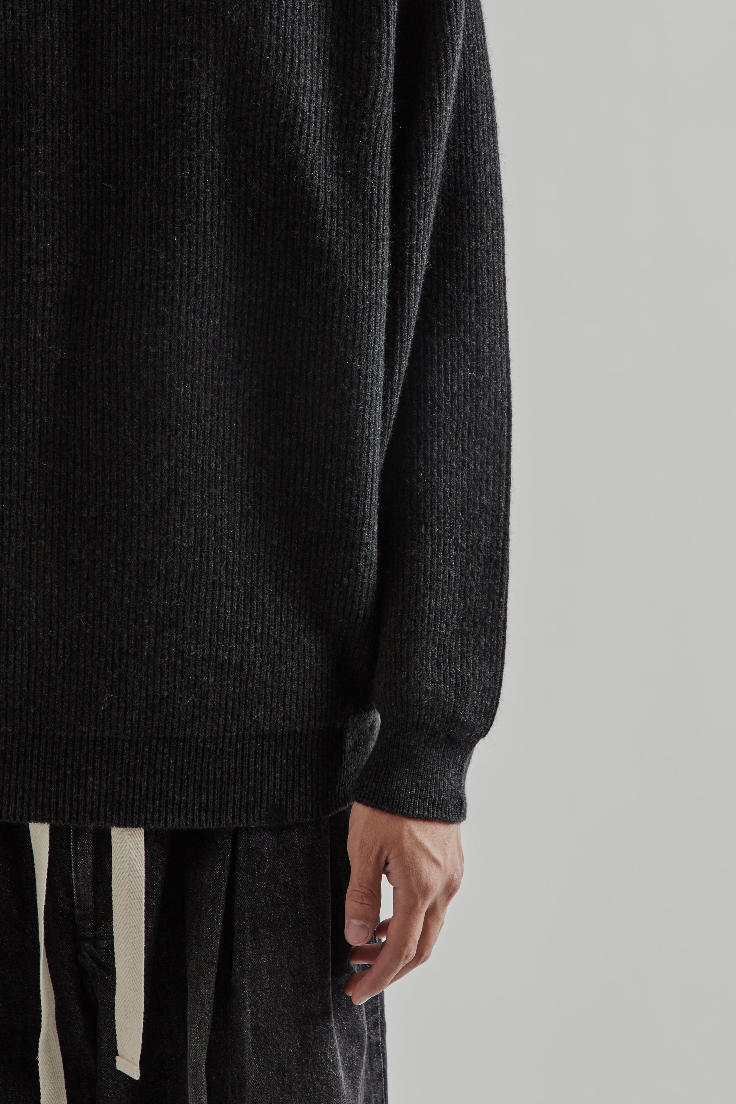 【極美品】BATONER INNOCENT CASHMERE3 Batoner Melange Black Innocent Cashmere Crewneck | Garmentory