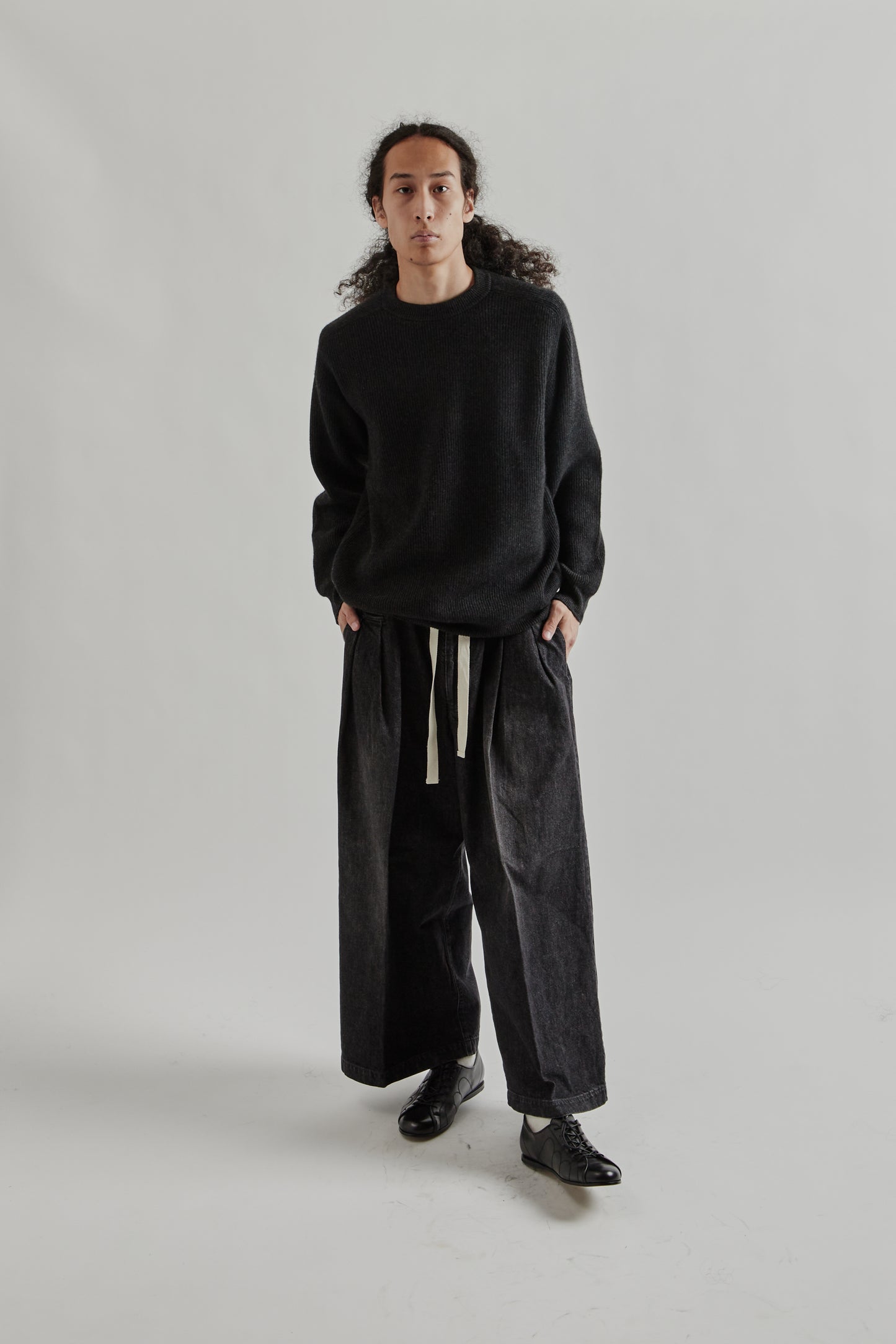 Batoner FW25 Innocent Cashmere Heavy weight Crewneck Merange Black 9