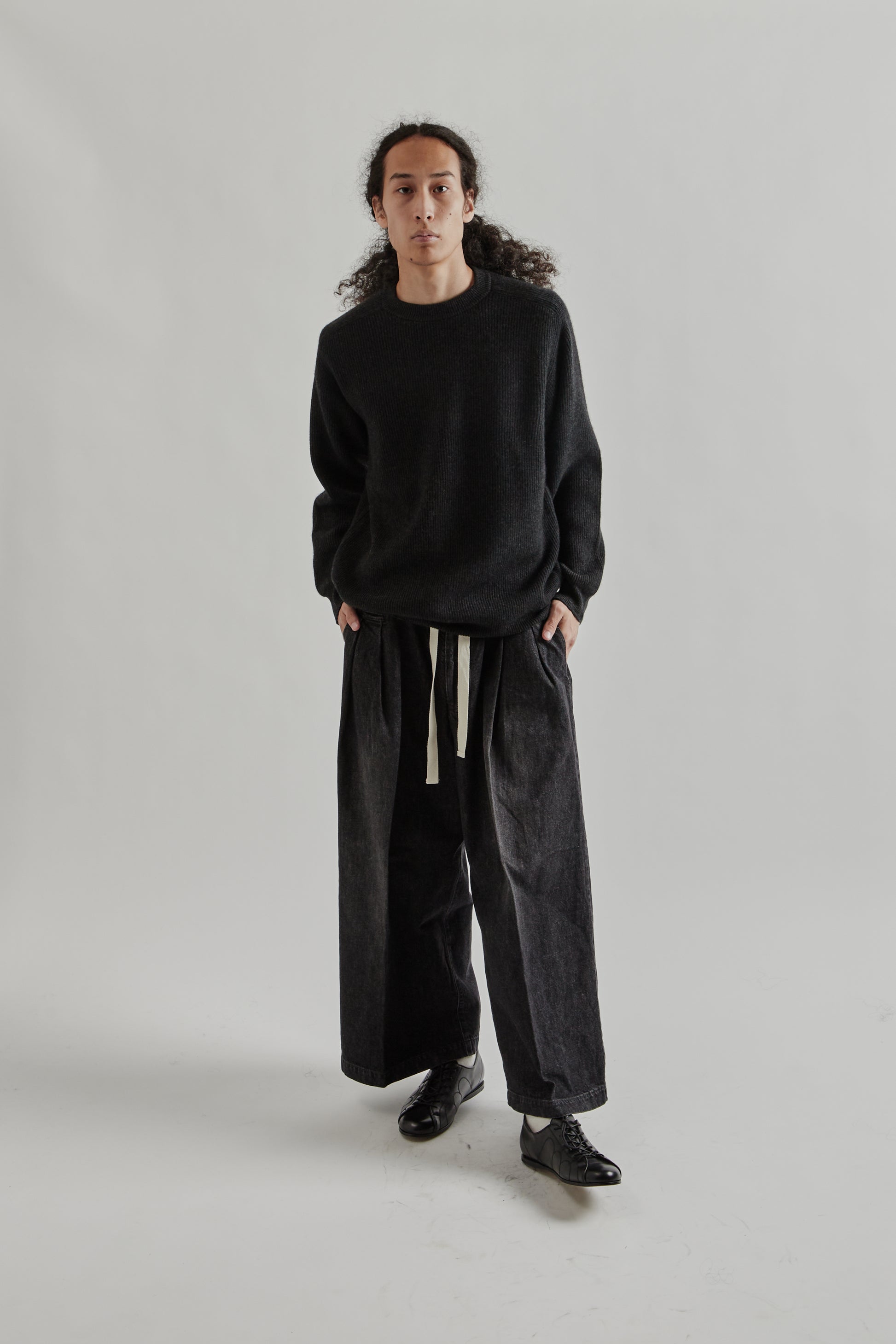 Batoner FW25 Innocent Cashmere Heavy weight Crewneck Merange Black 9