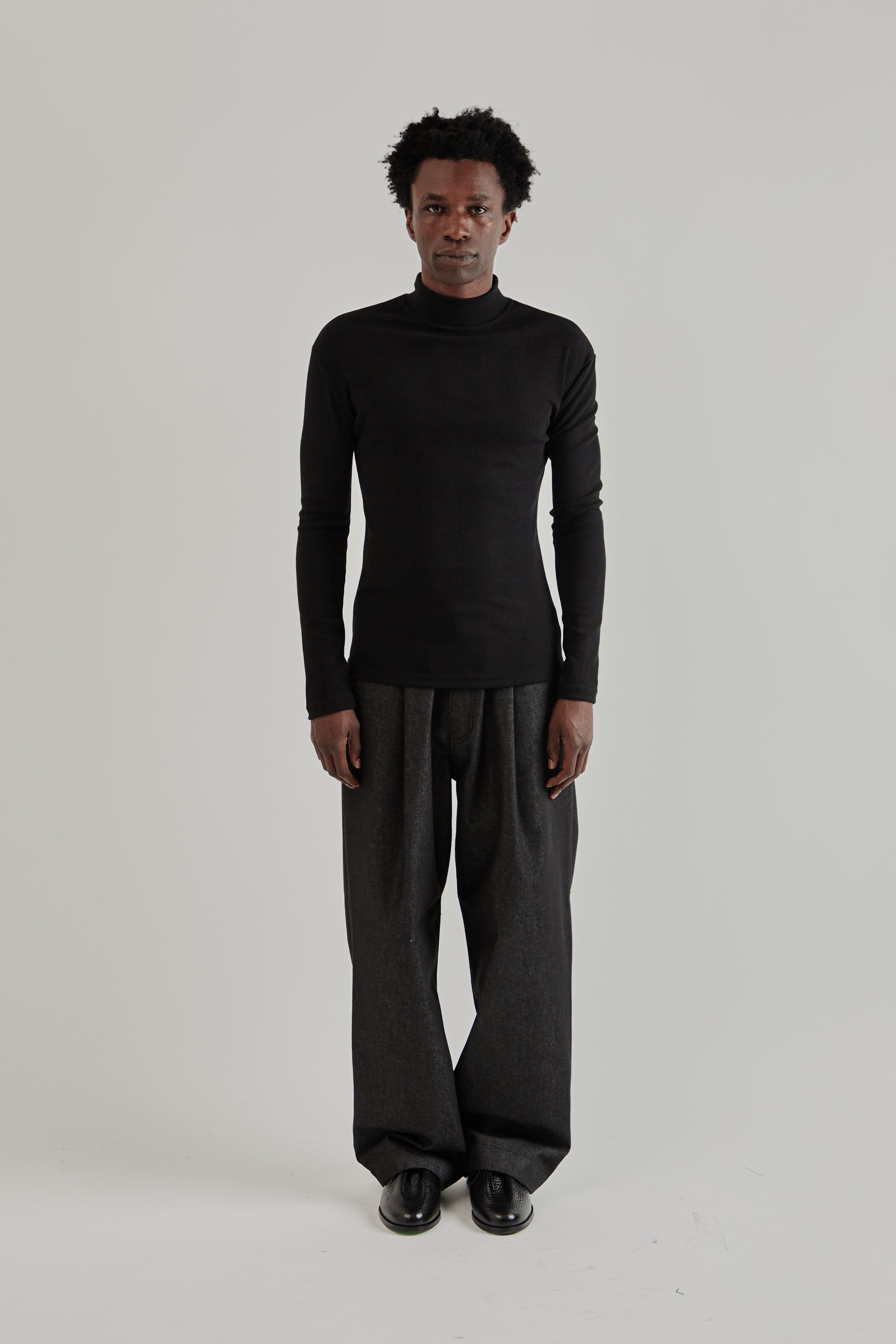 Estudio Niksen FW25 Mock-Neck Thermal Top Black1