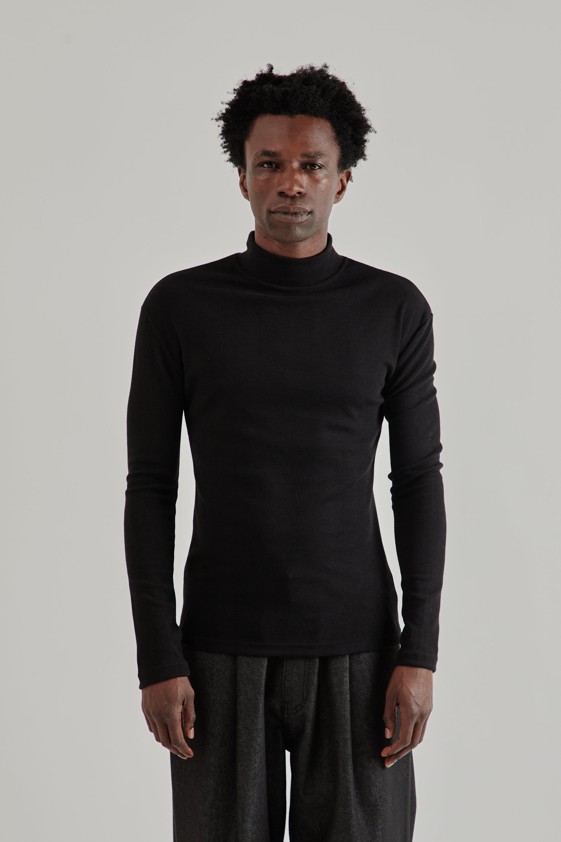 Estudio Niksen FW25 Mock-Neck Thermal Top Black2