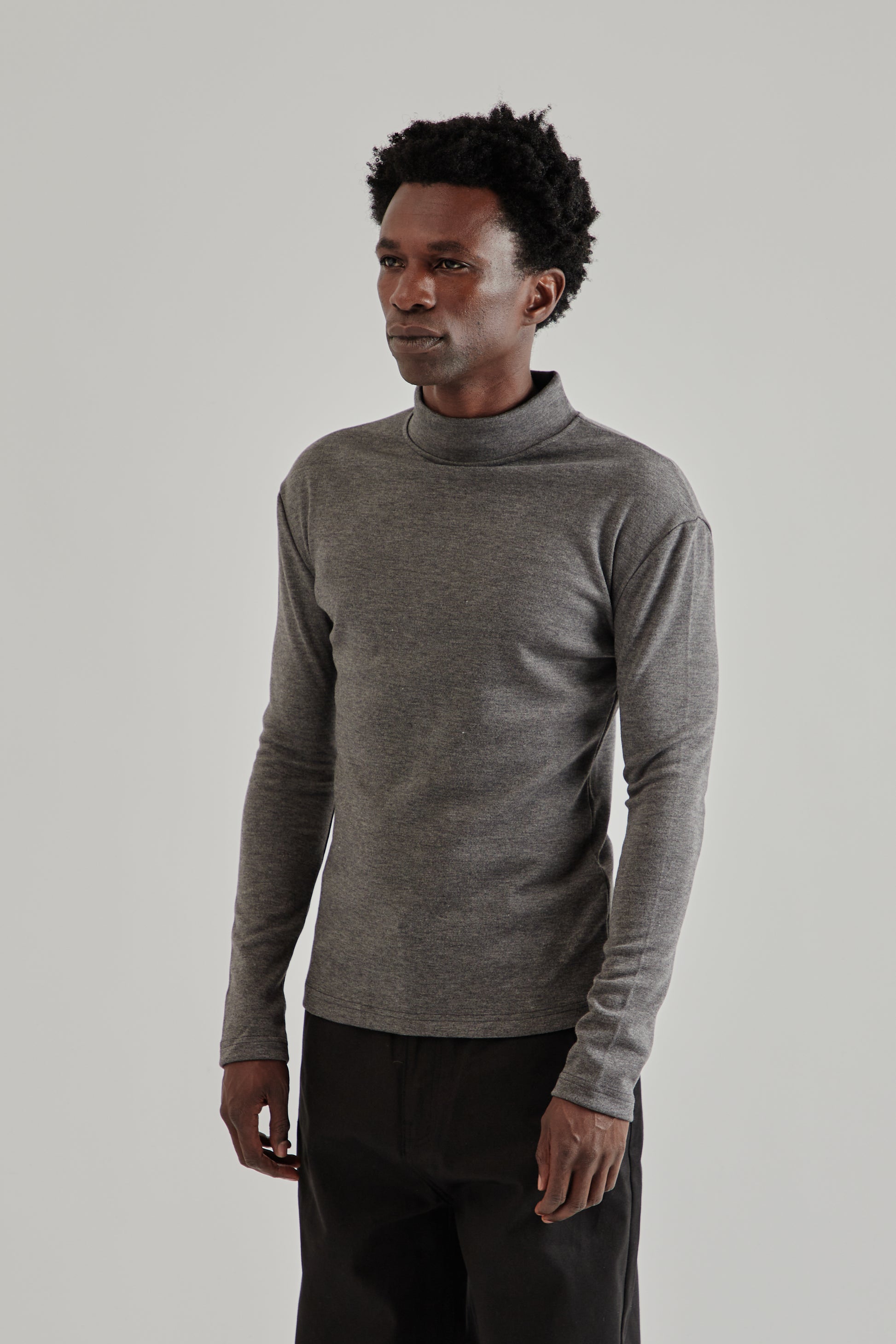 Estudio Niksen FW25 Mock-Neck Thermal Top Charcoal3
