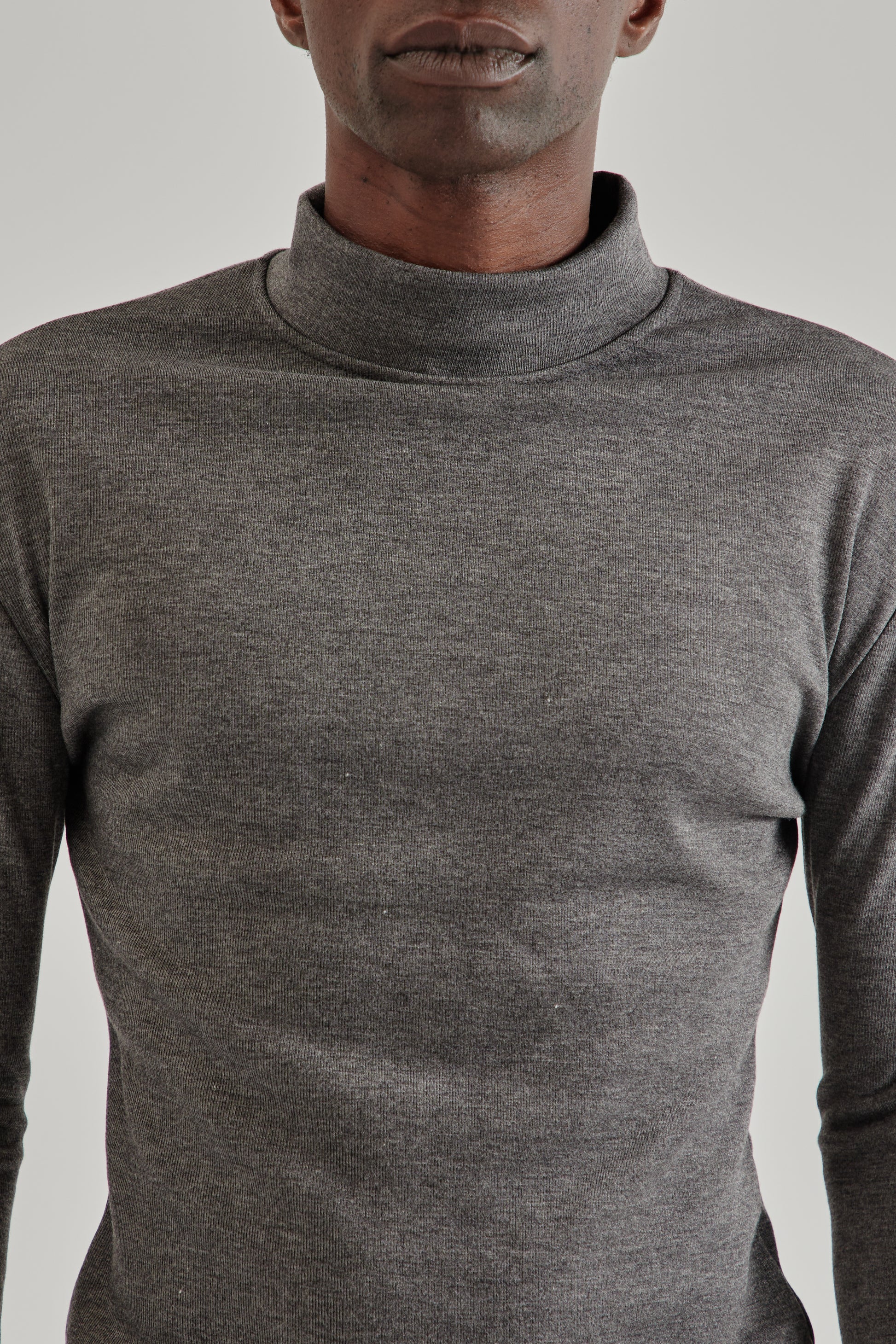 Estudio Niksen FW25 Mock-Neck Thermal Top Charcoal6