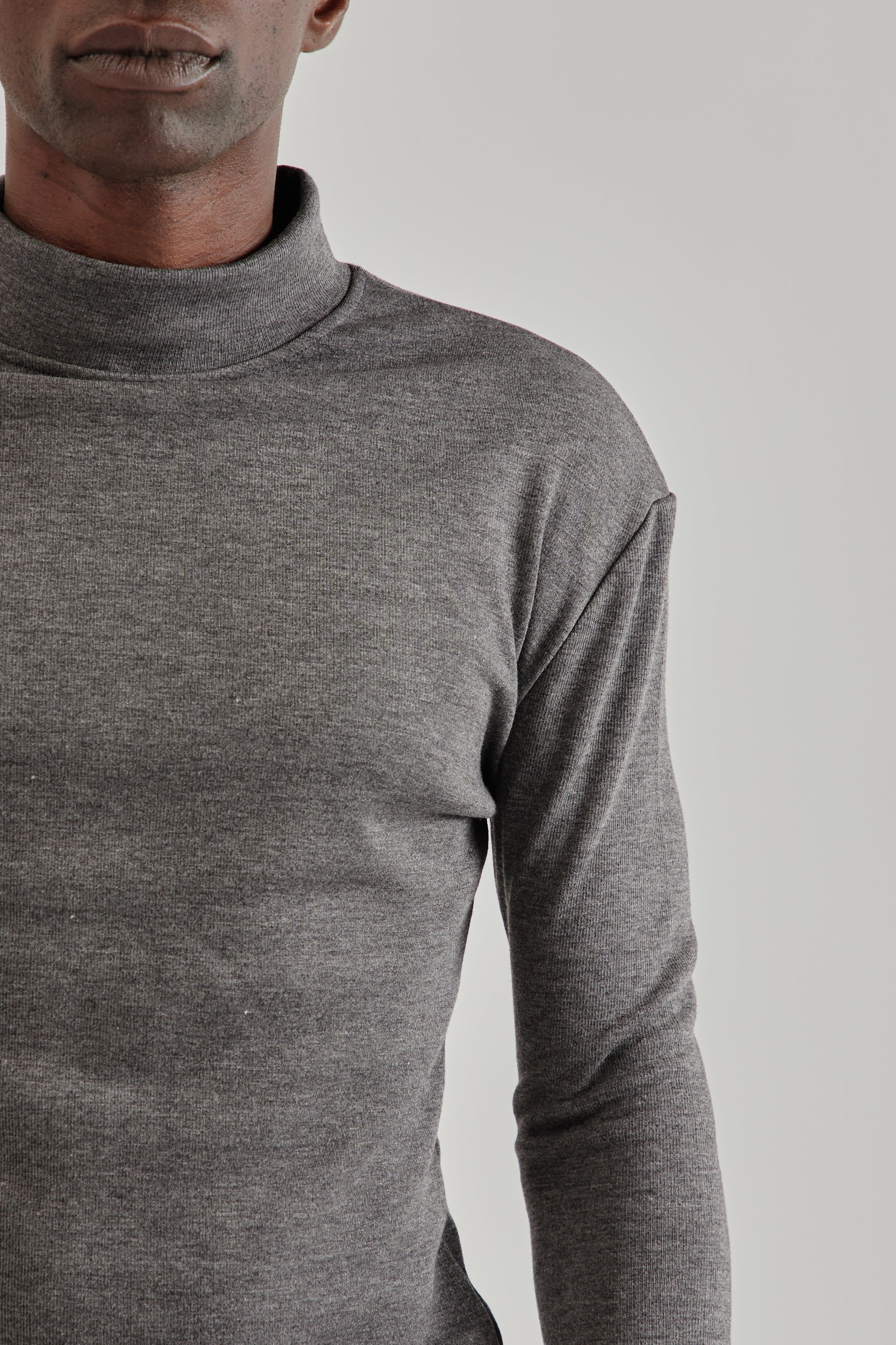Estudio Niksen FW25 Mock-Neck Thermal Top Charcoal7