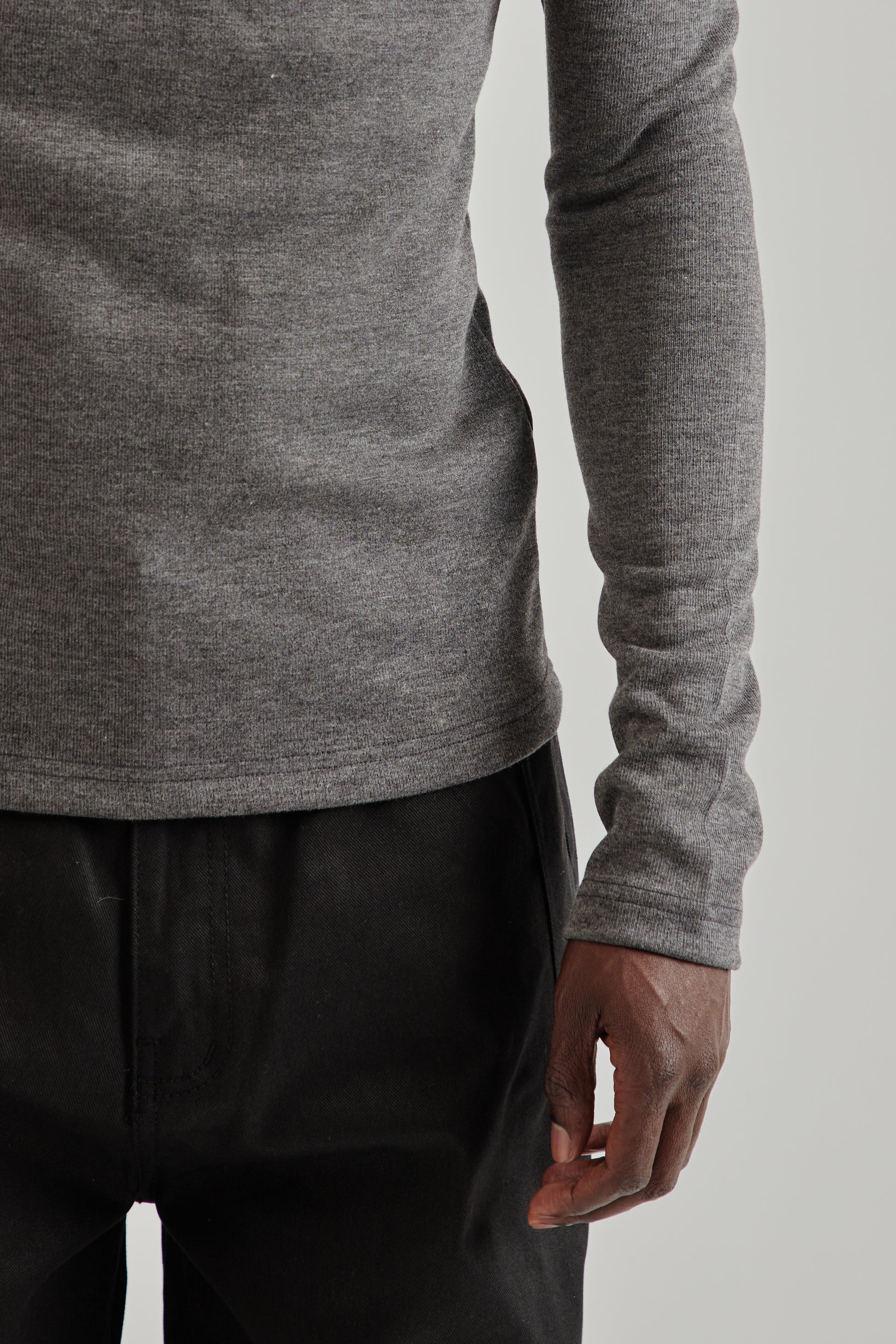 Estudio Niksen FW25 Mock-Neck Thermal Top Charcoal8