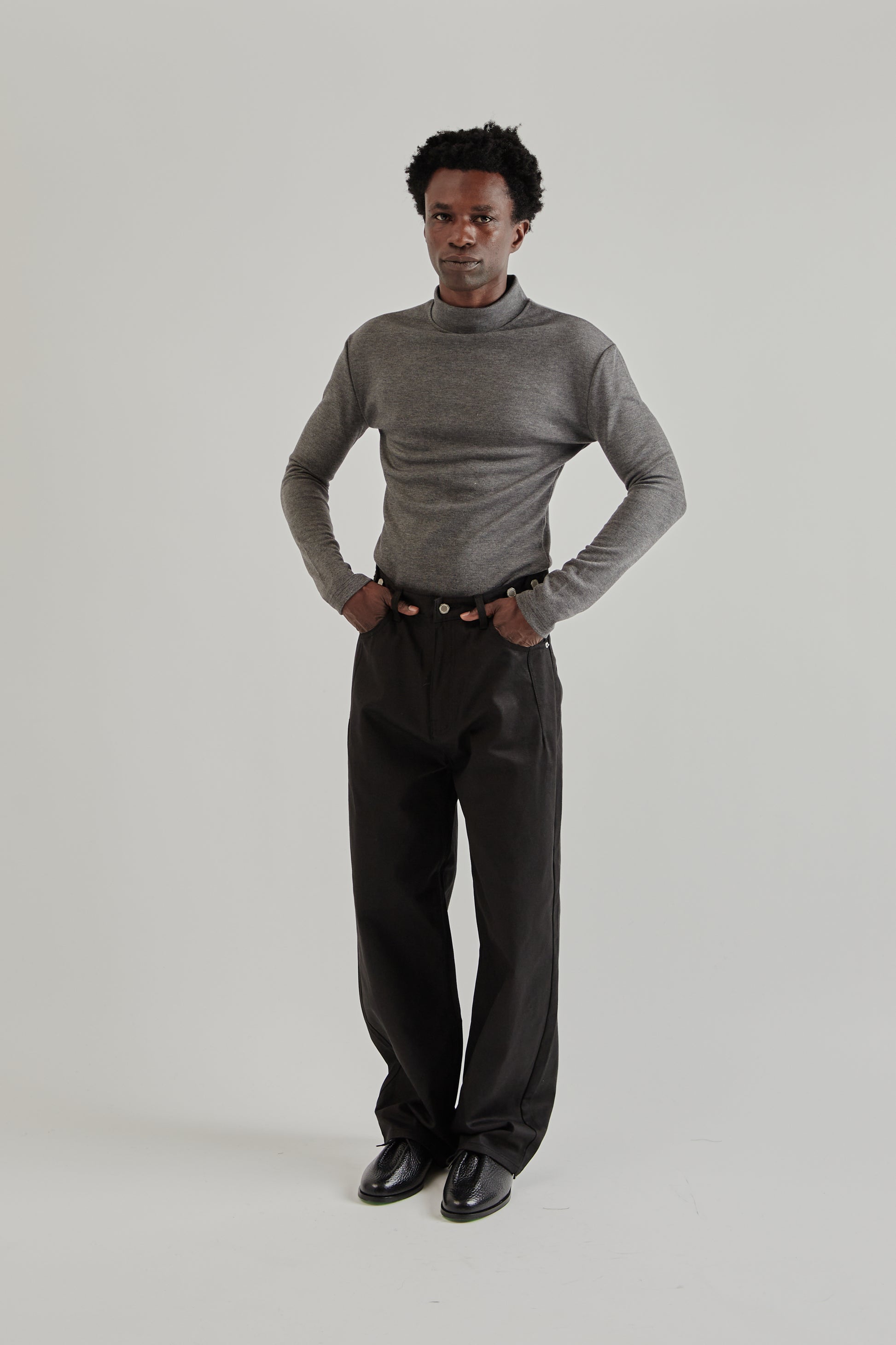 Estudio Niksen FW25 Mock-Neck Thermal Top Charcoal9