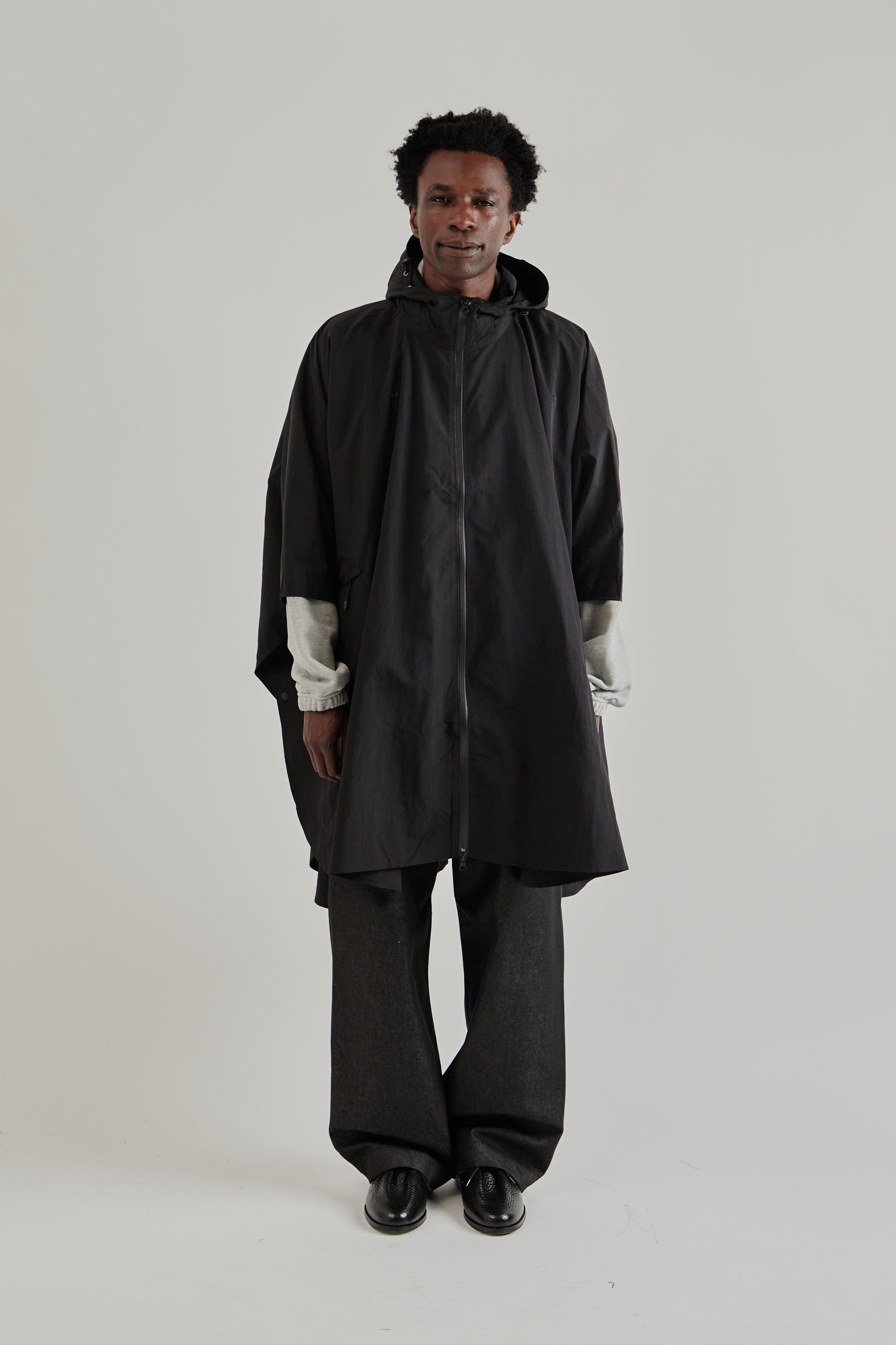 Estudio Niksen FW25 Niksen Storm Poncho Black1