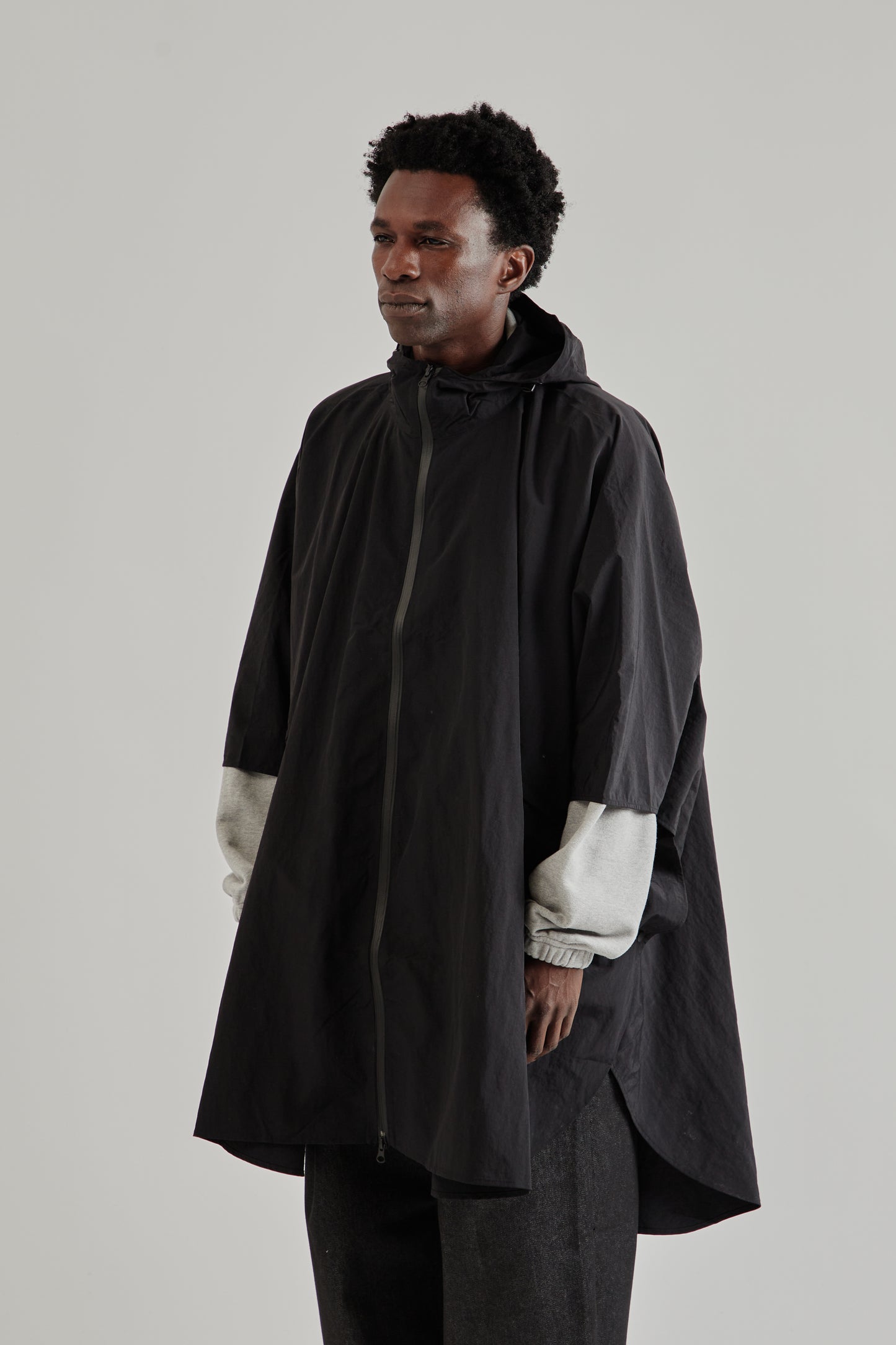 Estudio Niksen FW25 Niksen Storm Poncho Black3