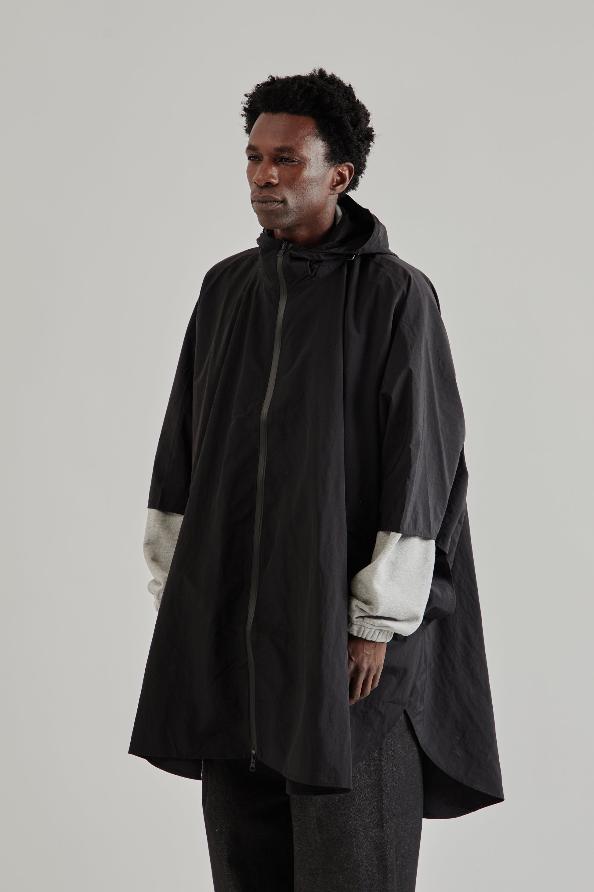 Estudio Niksen FW25 Niksen Storm Poncho Black3
