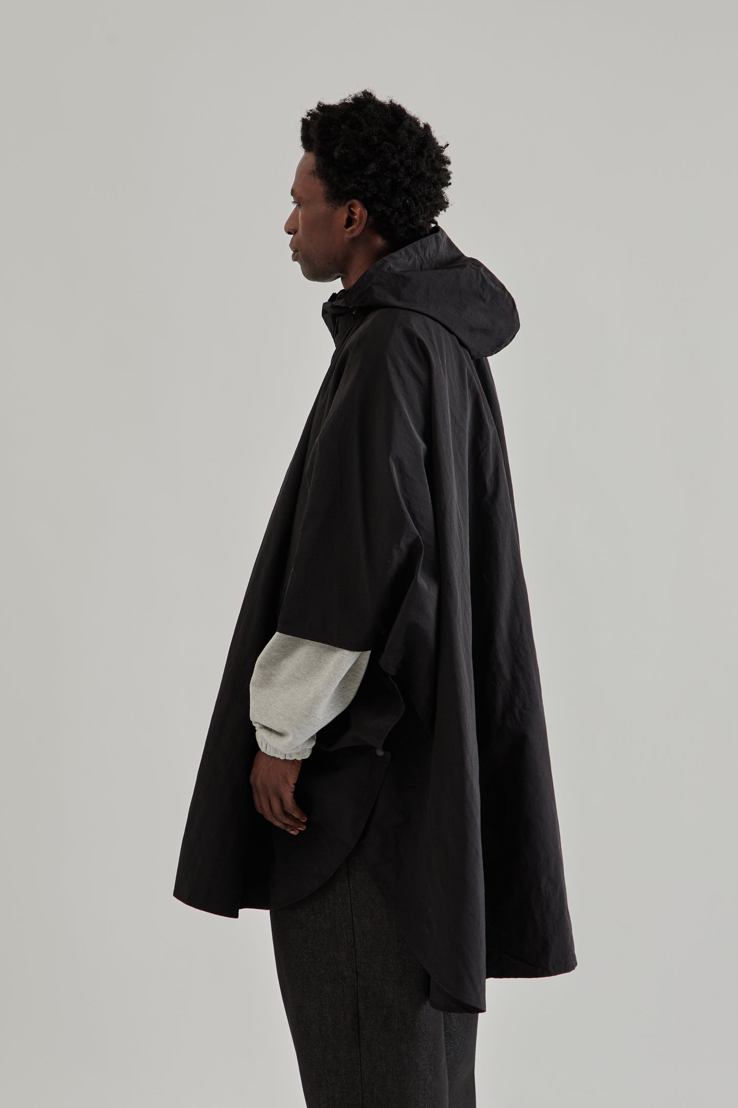 Estudio Niksen FW25 Niksen Storm Poncho Black4