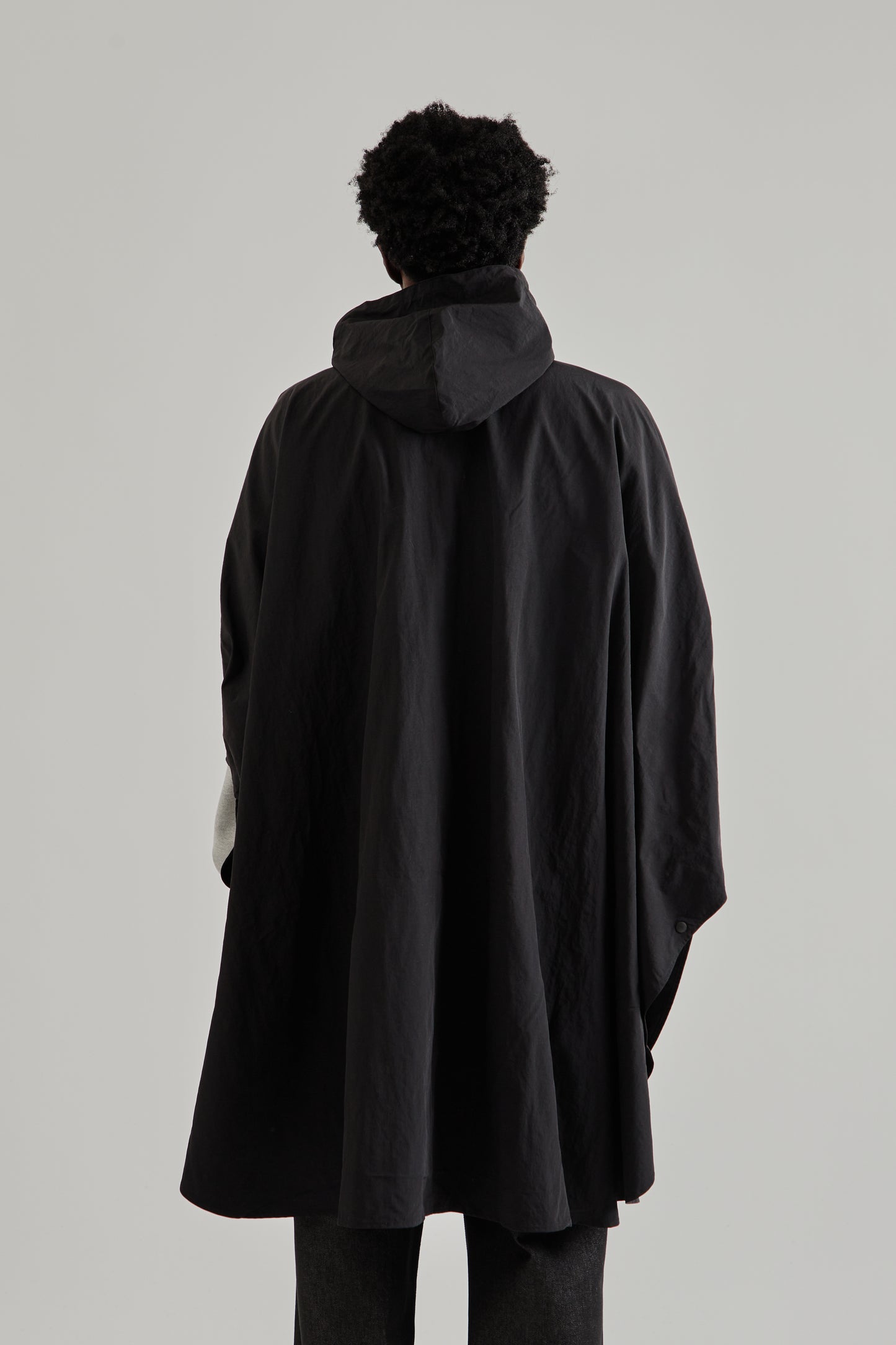Estudio Niksen FW25 Niksen Storm Poncho Black5