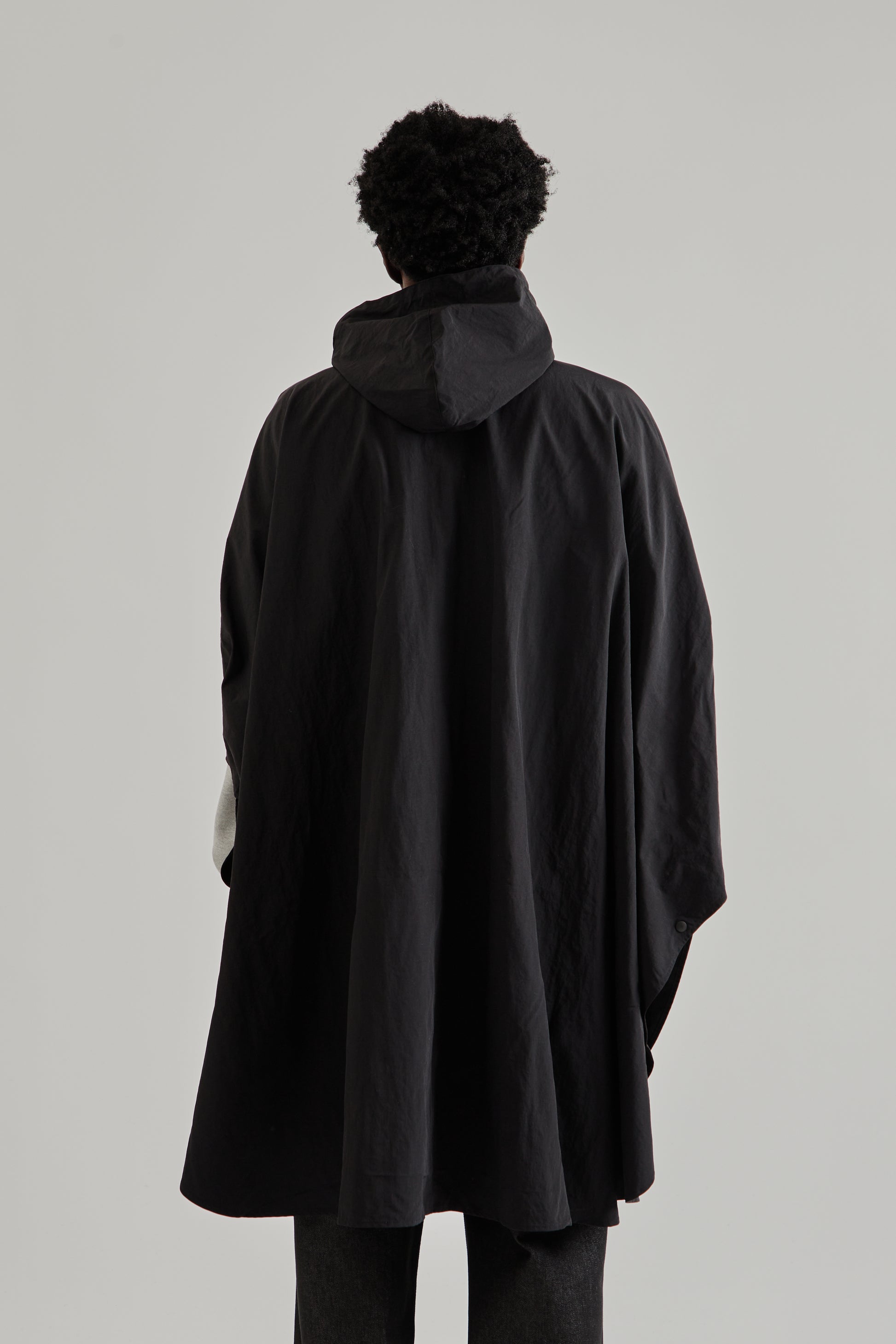 Estudio Niksen FW25 Niksen Storm Poncho Black5