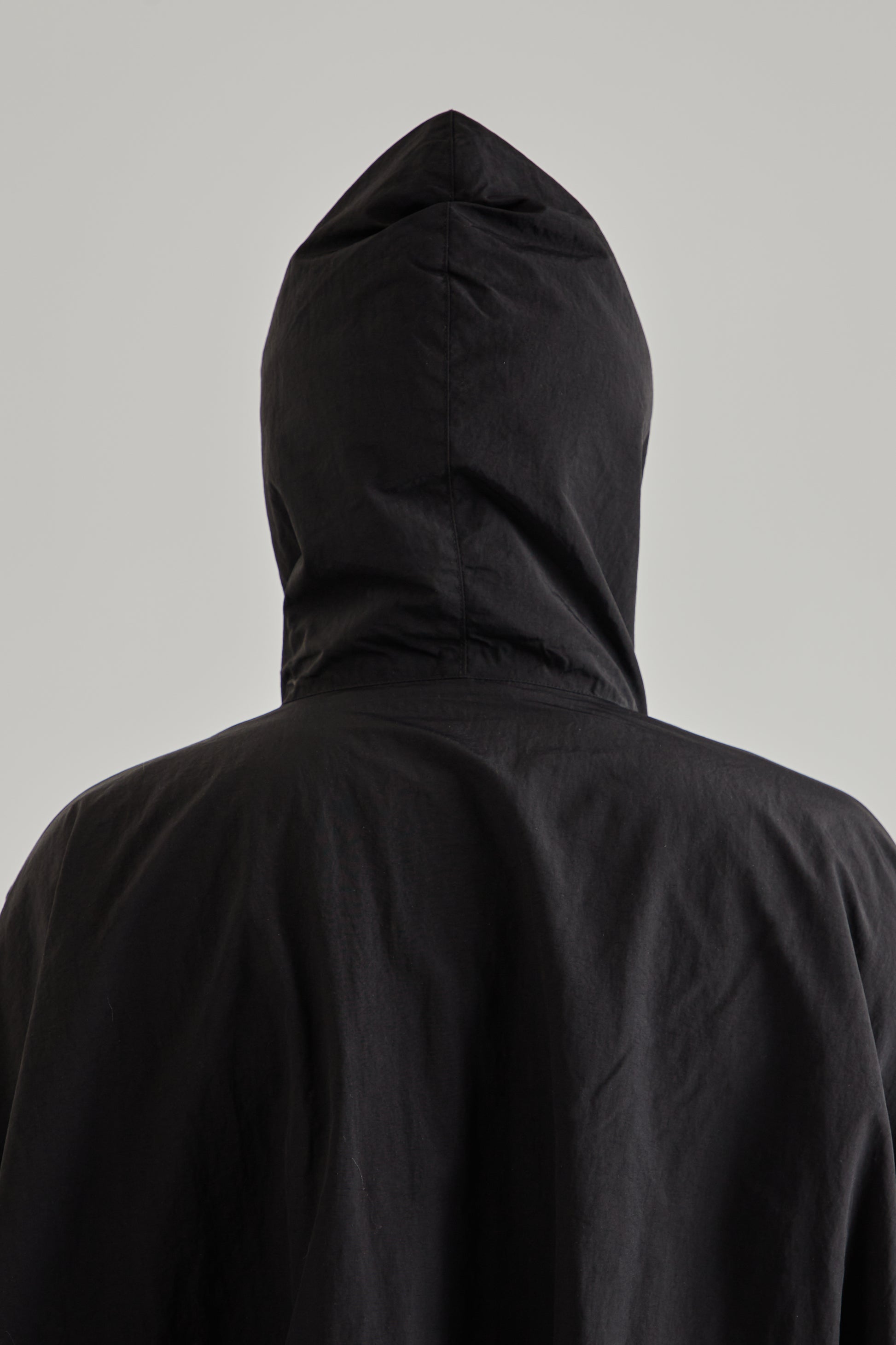 Estudio Niksen FW25 Niksen Storm Poncho Black7