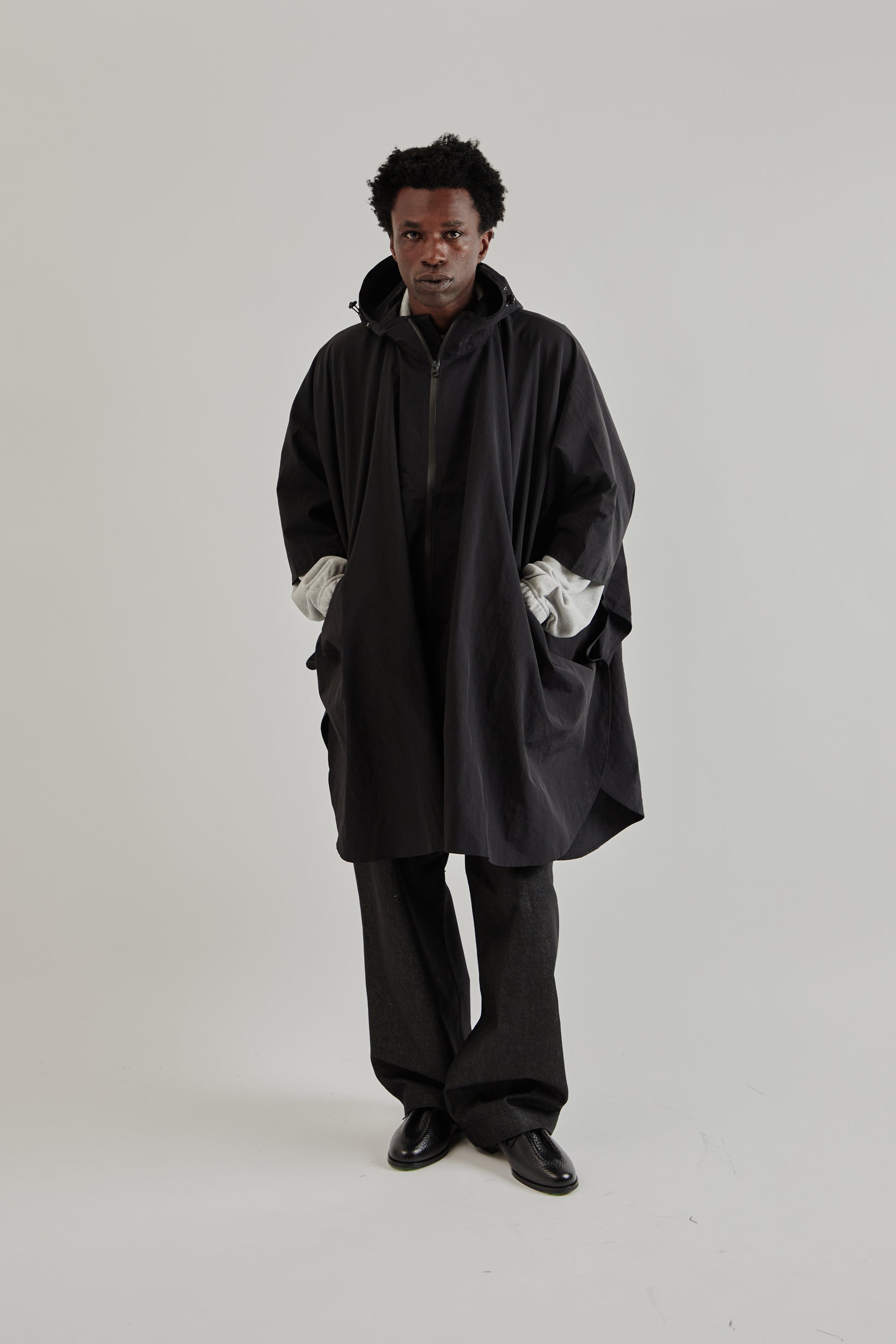 Estudio Niksen FW25 Niksen Storm Poncho Black8