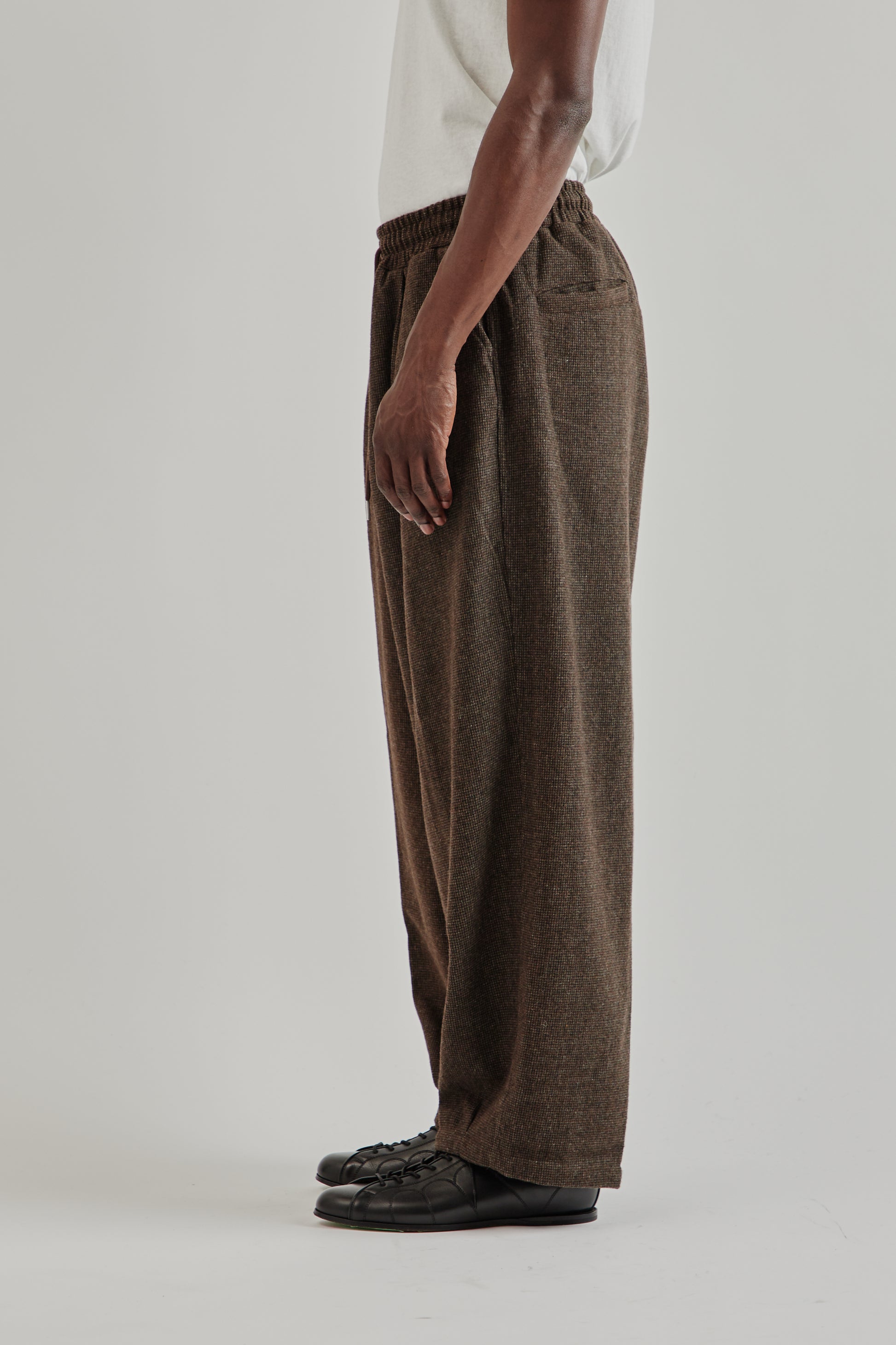 Estudio Niksen FW25 Pintuck Balloon Trousers Brown3