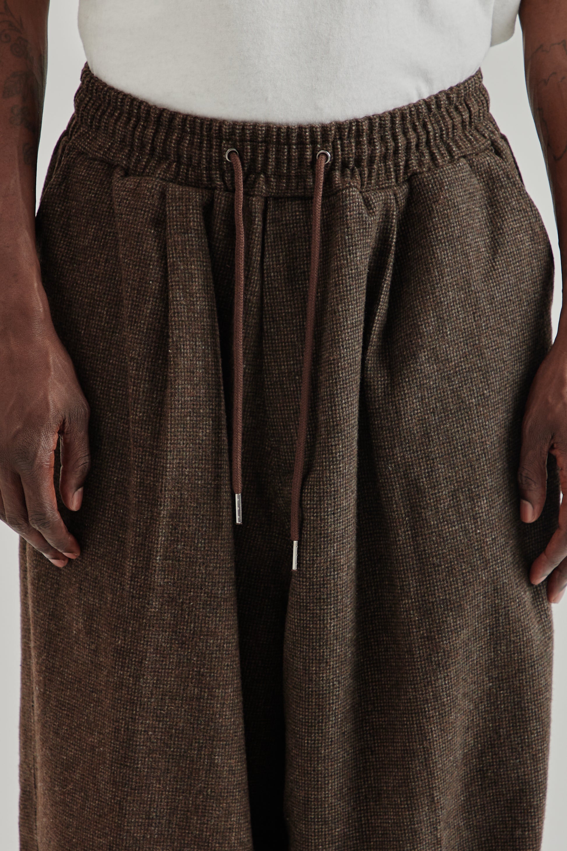 Estudio Niksen FW25 Pintuck Balloon Trousers Brown6