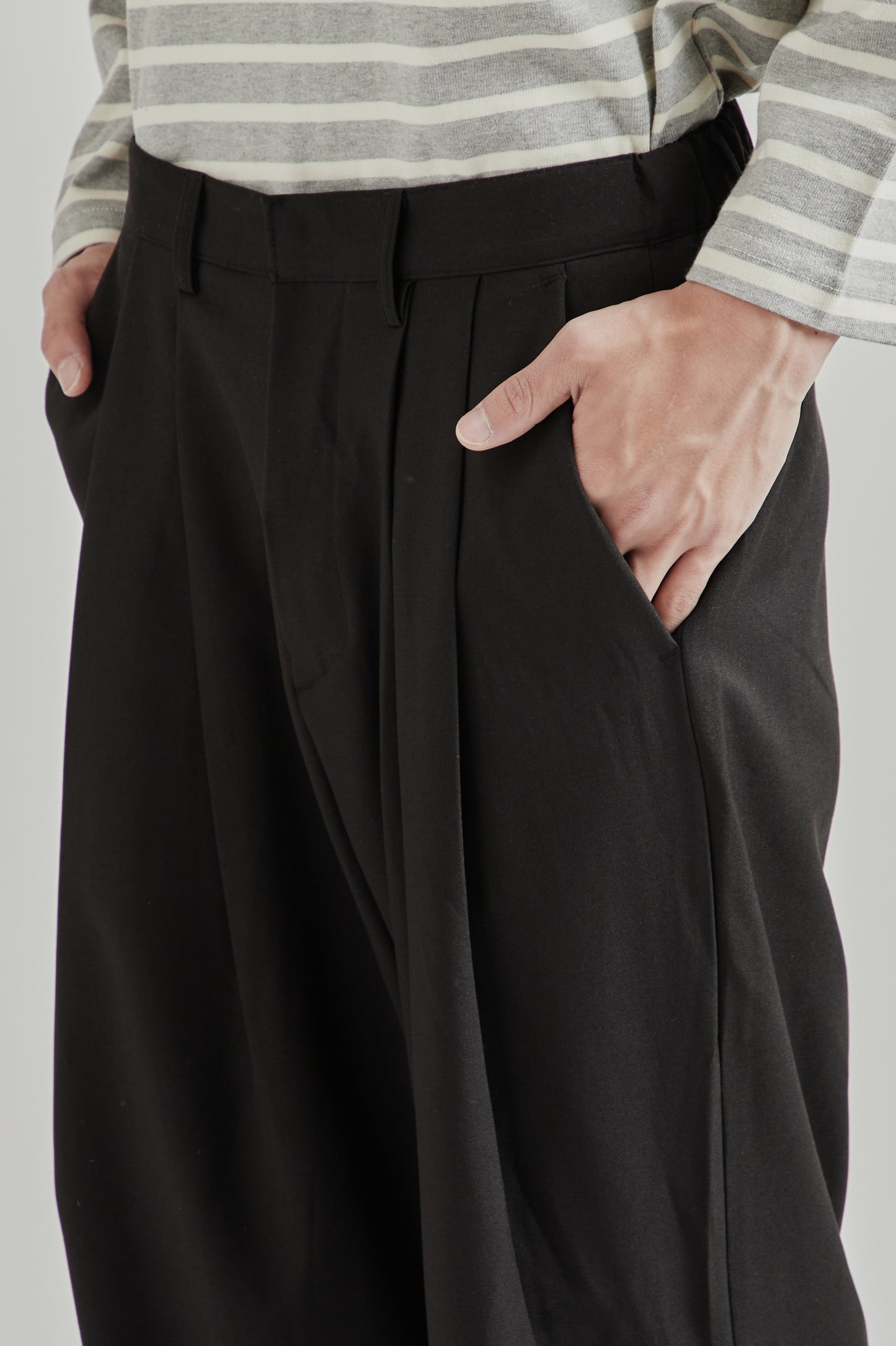 Pintuck Maxi Trousers - Black