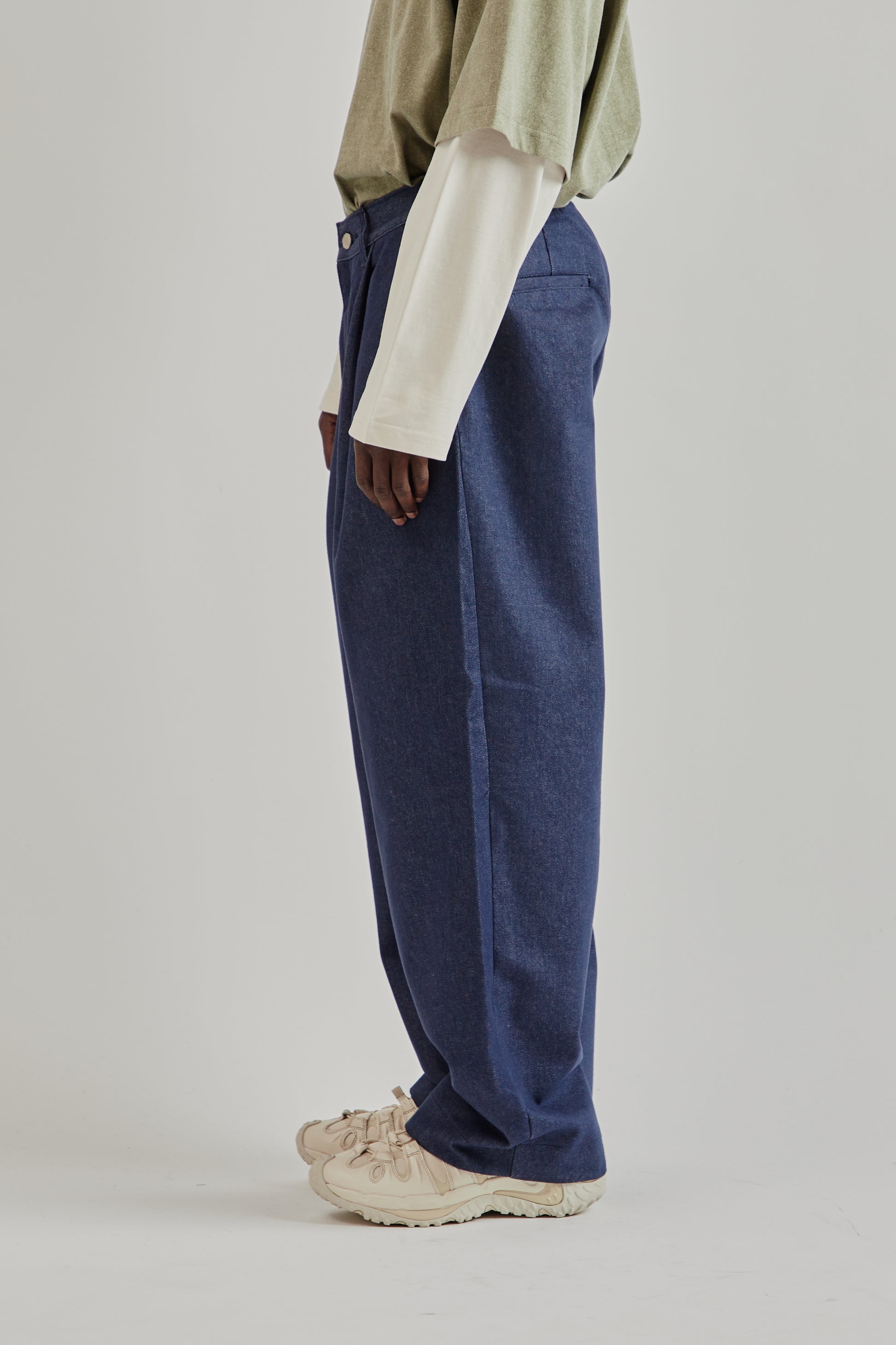 Estudio Niksen FW25 Pintuck Wide Jeans Indigo3