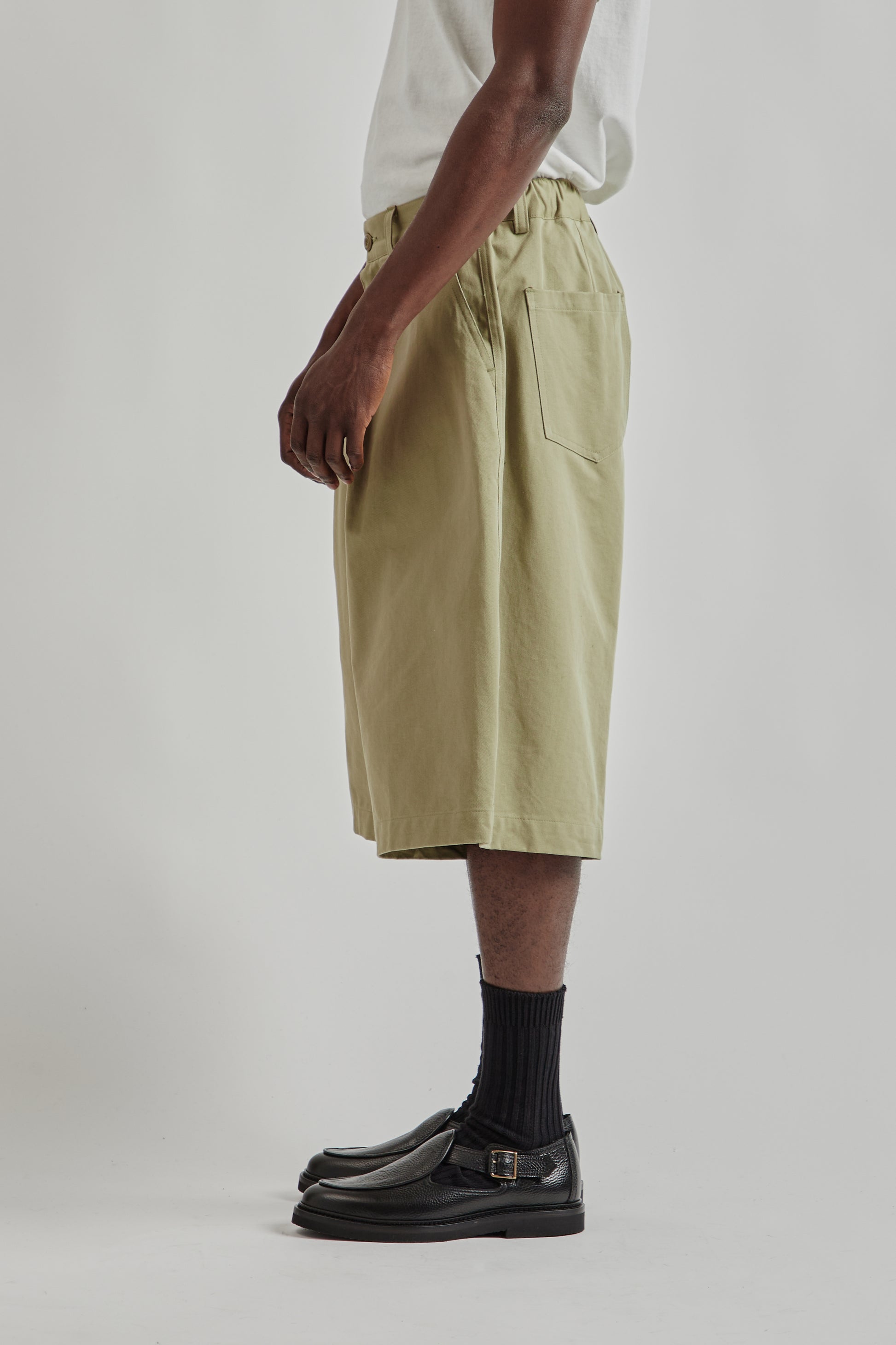 Estudio Niksen FW25 Pintuck Wide Shorts Khaki 3