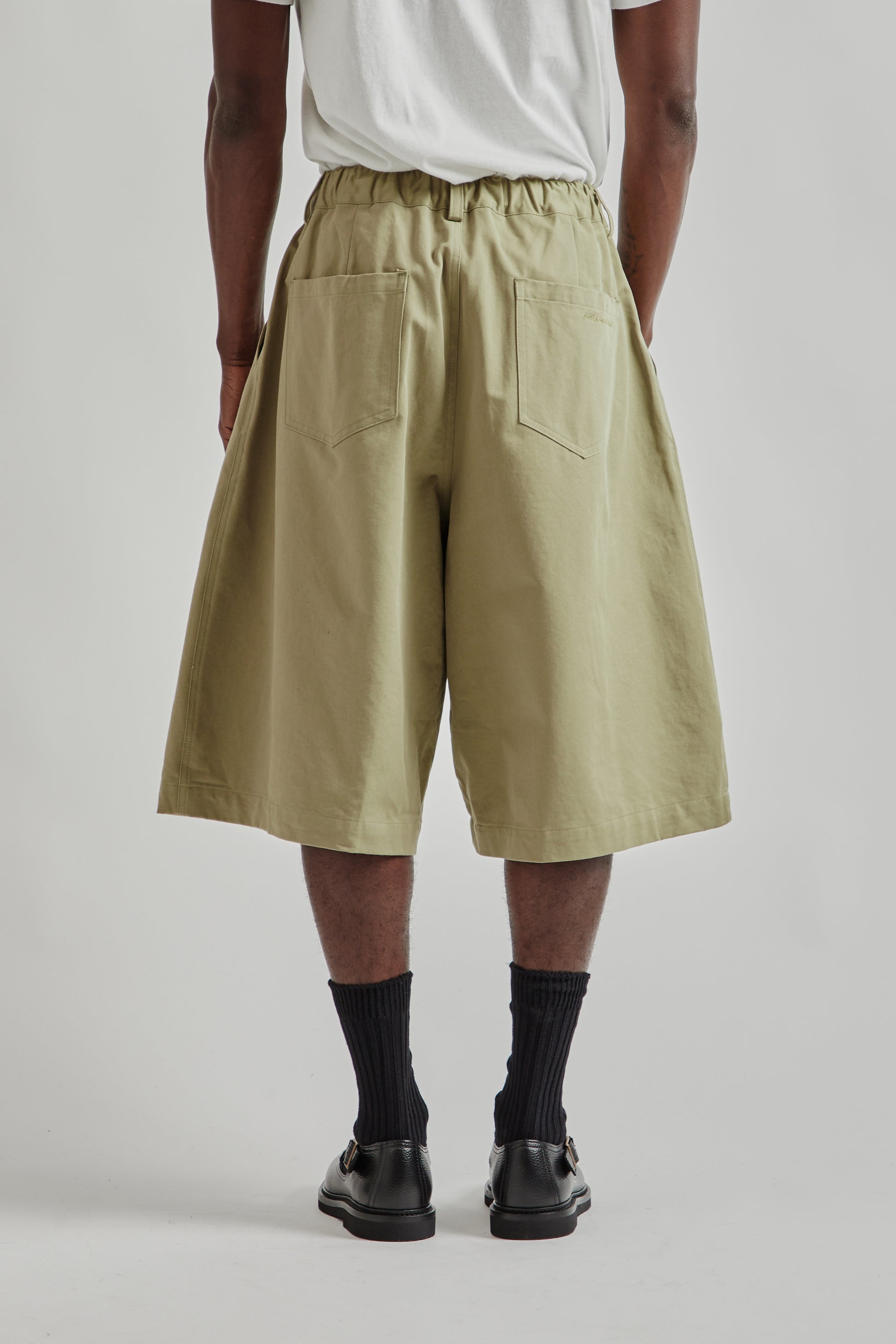 Estudio Niksen FW25 Pintuck Wide Shorts Khaki 4