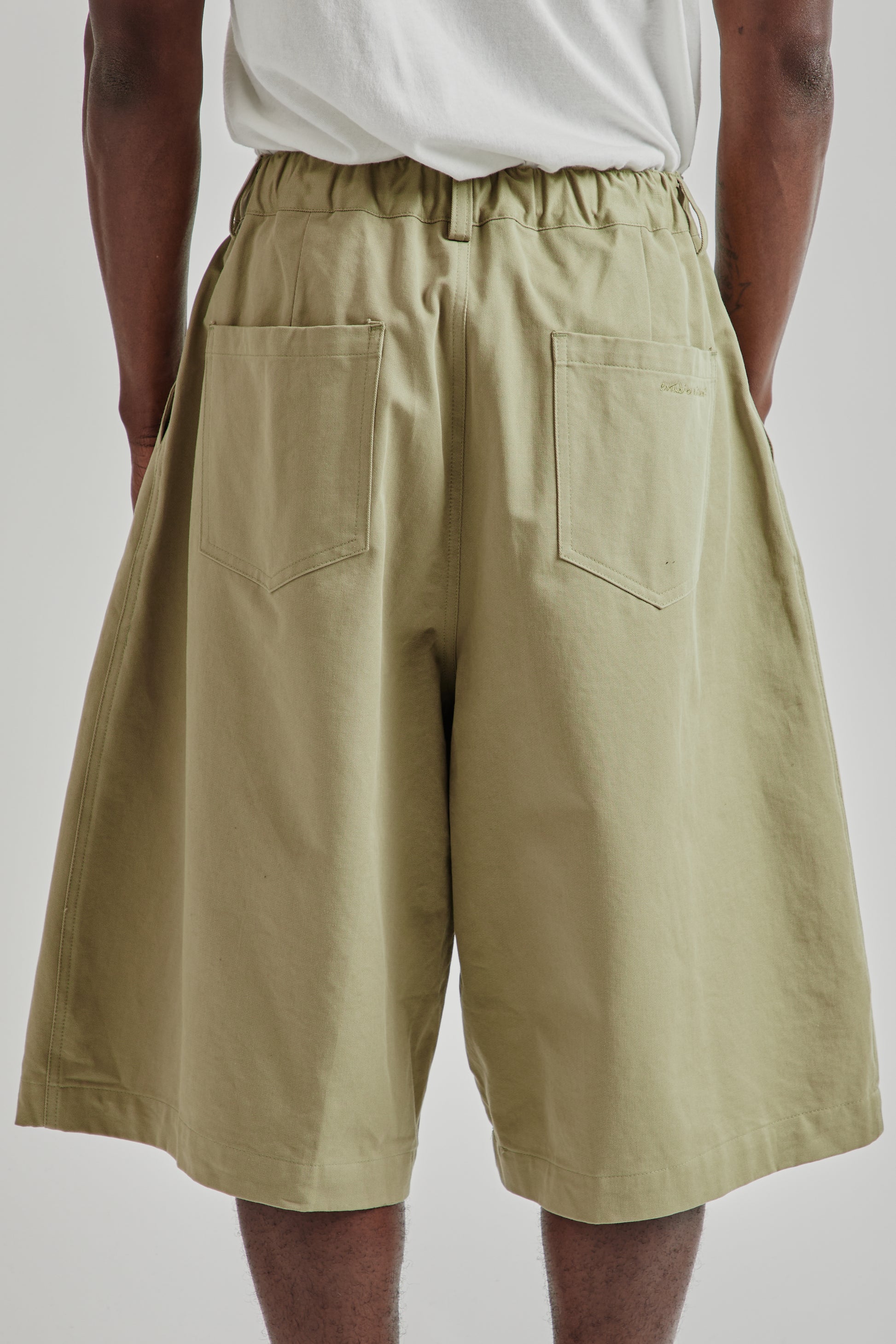 Estudio Niksen FW25 Pintuck Wide Shorts Khaki 5