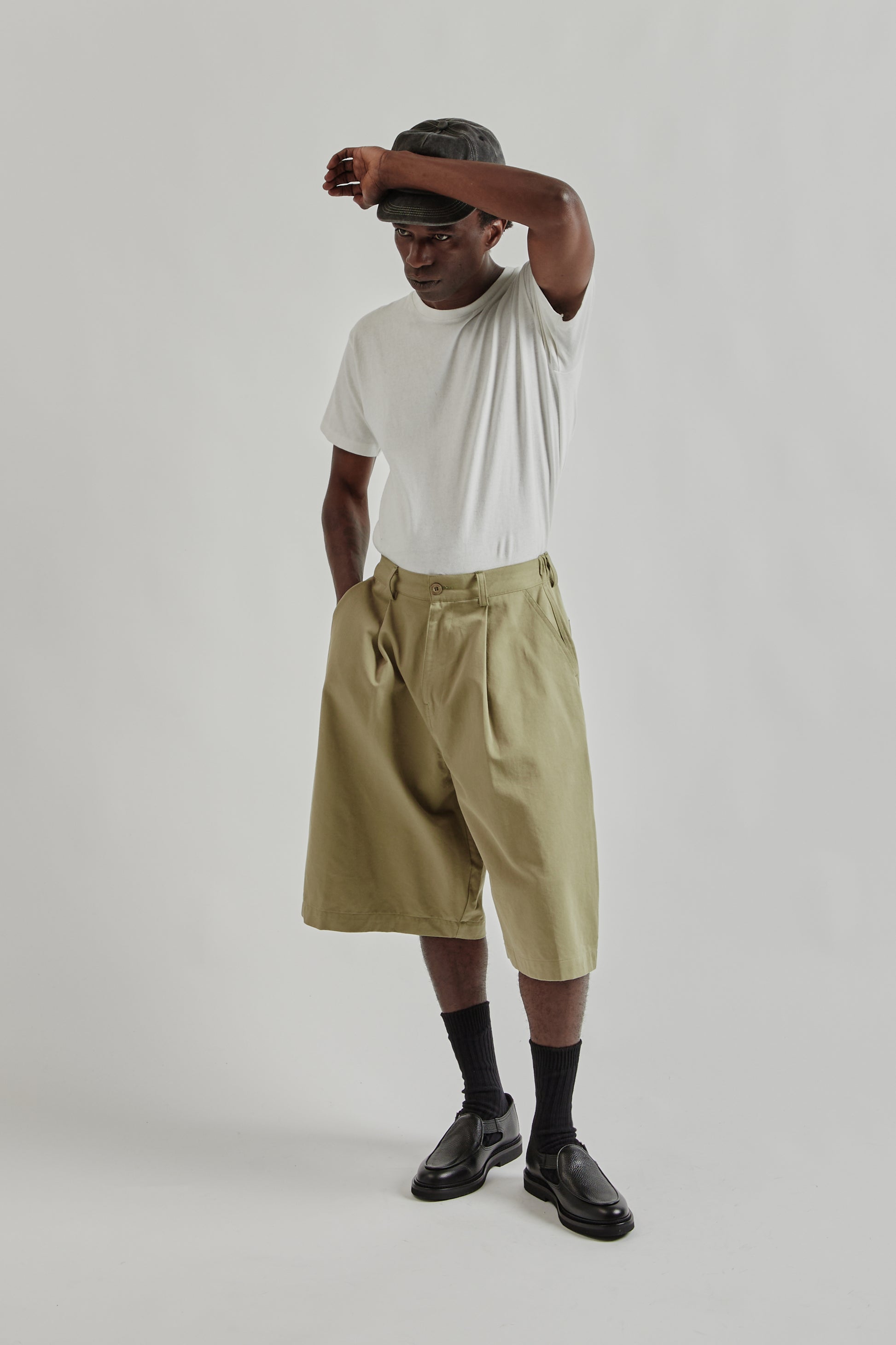 Estudio Niksen FW25 Pintuck Wide Shorts Khaki 8