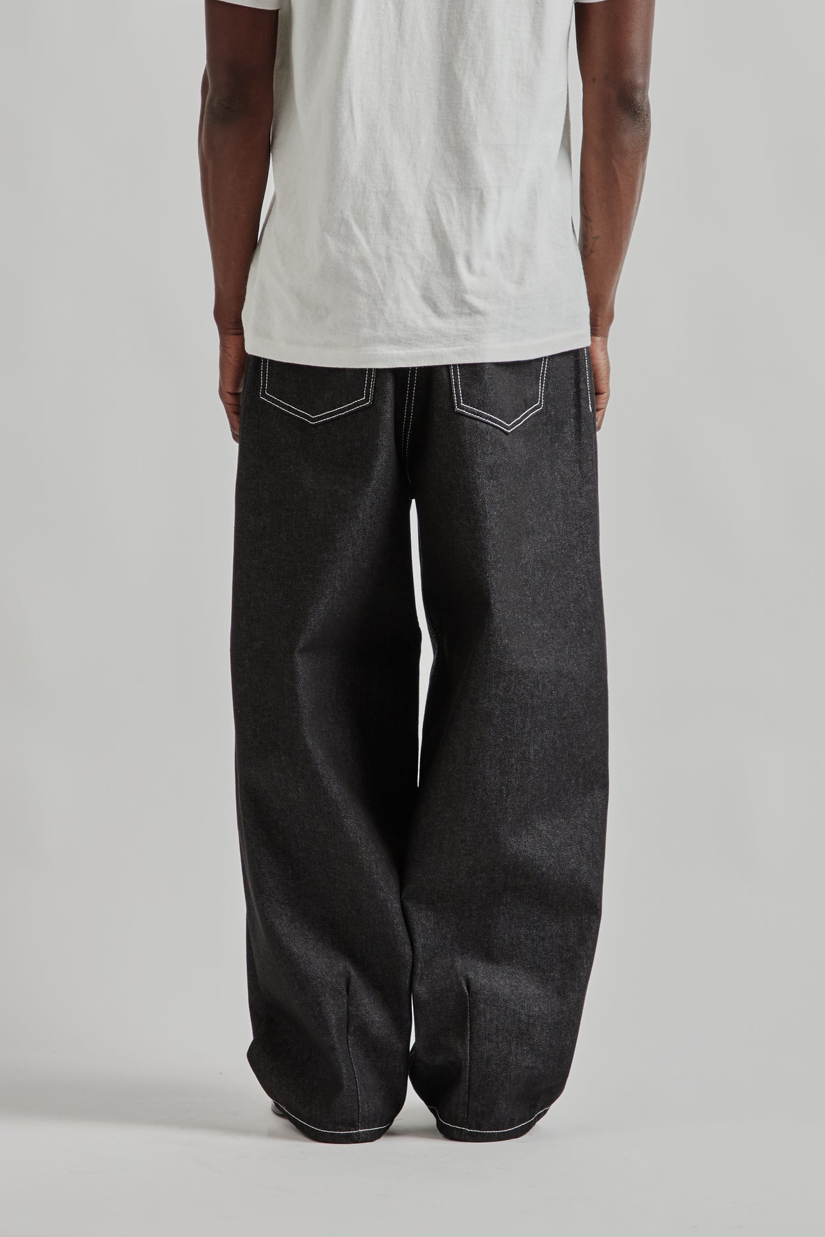 Estudio Niksen Raw Denim Balloon Jeans - Black Raw Denim | Wallace 