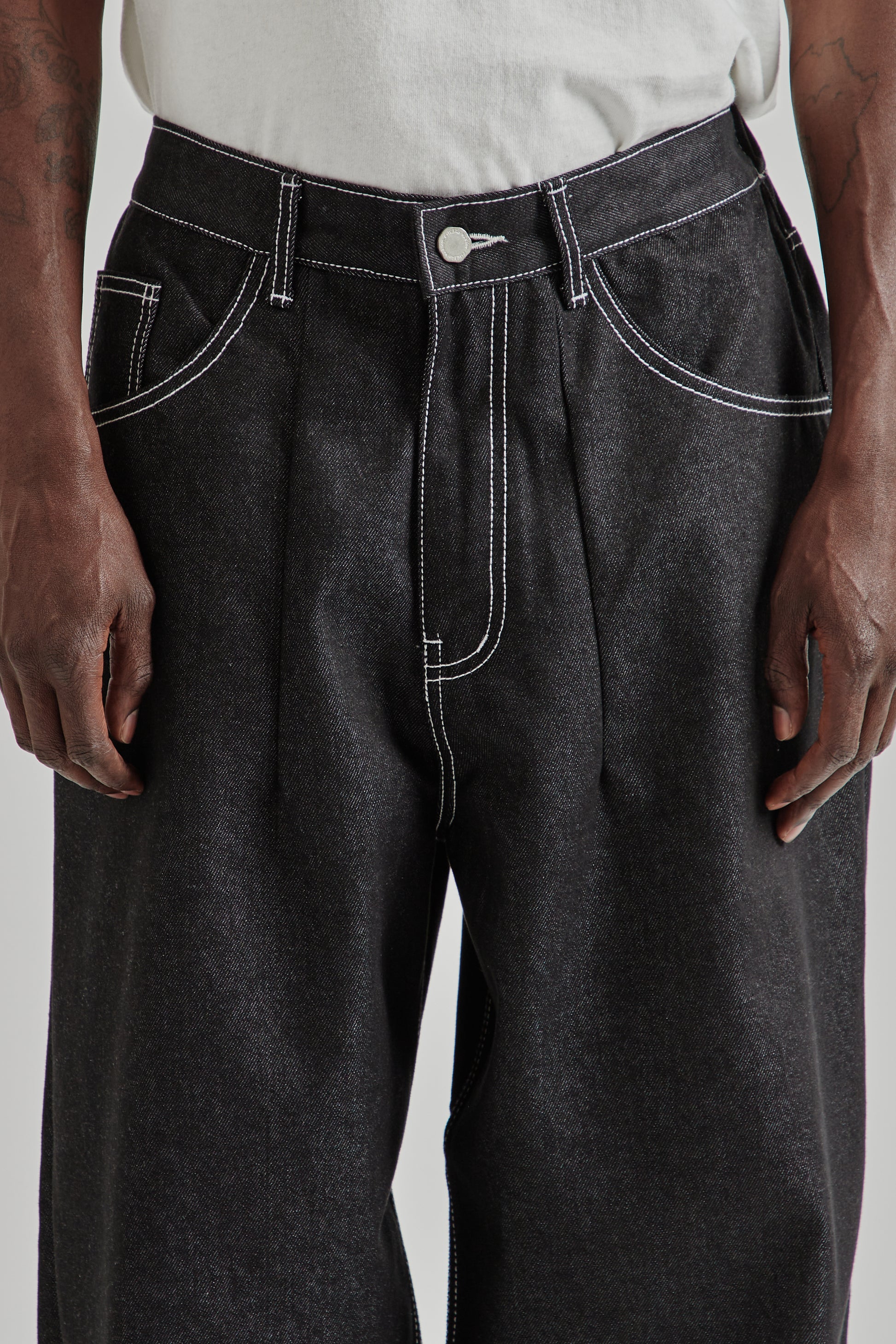 Estudio Niksen FW25 Raw Denim Balloon Jeans Black Raw Denim 9