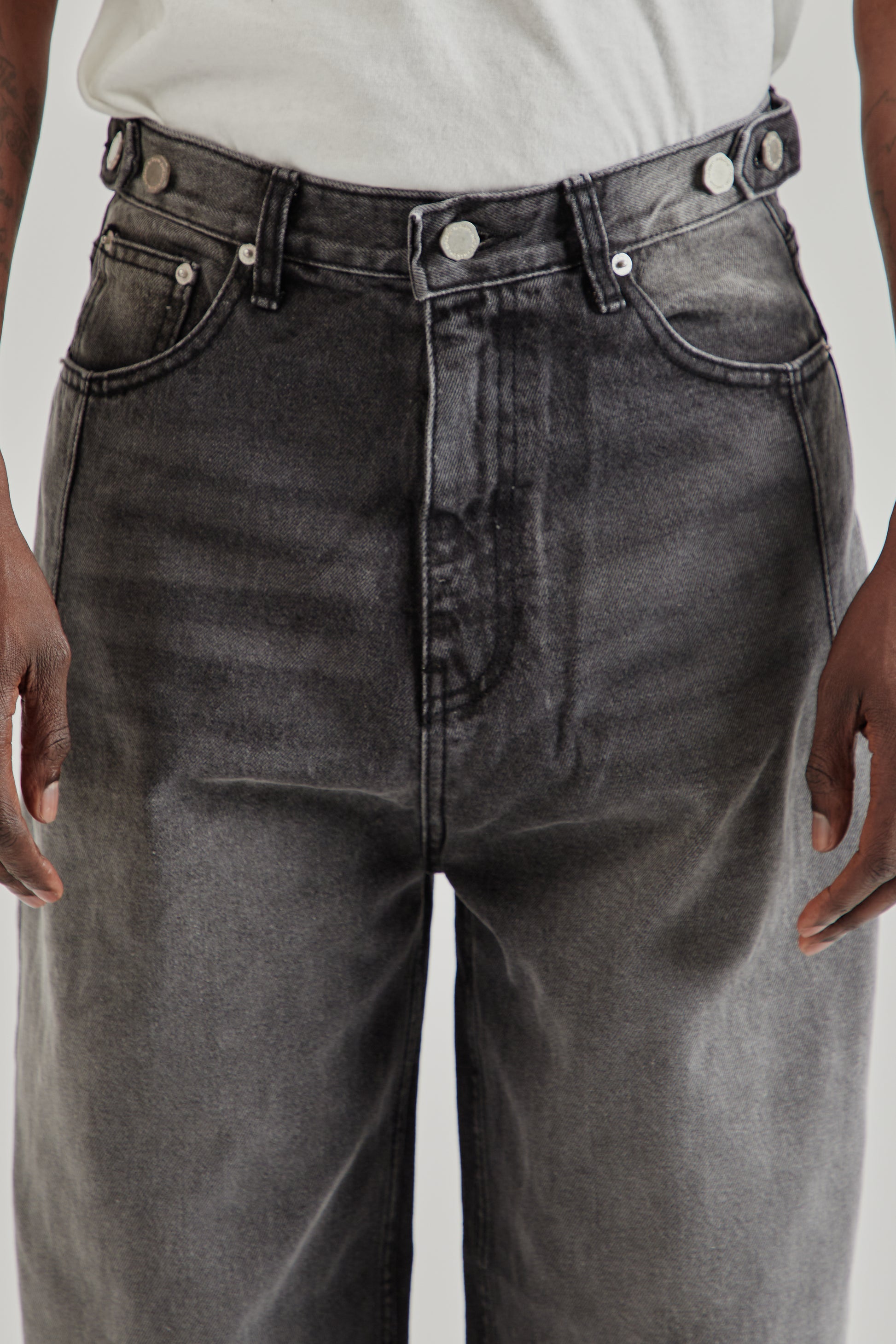 Estudio Niksen FW25 Side-Button Denim Jeans Black Denim7