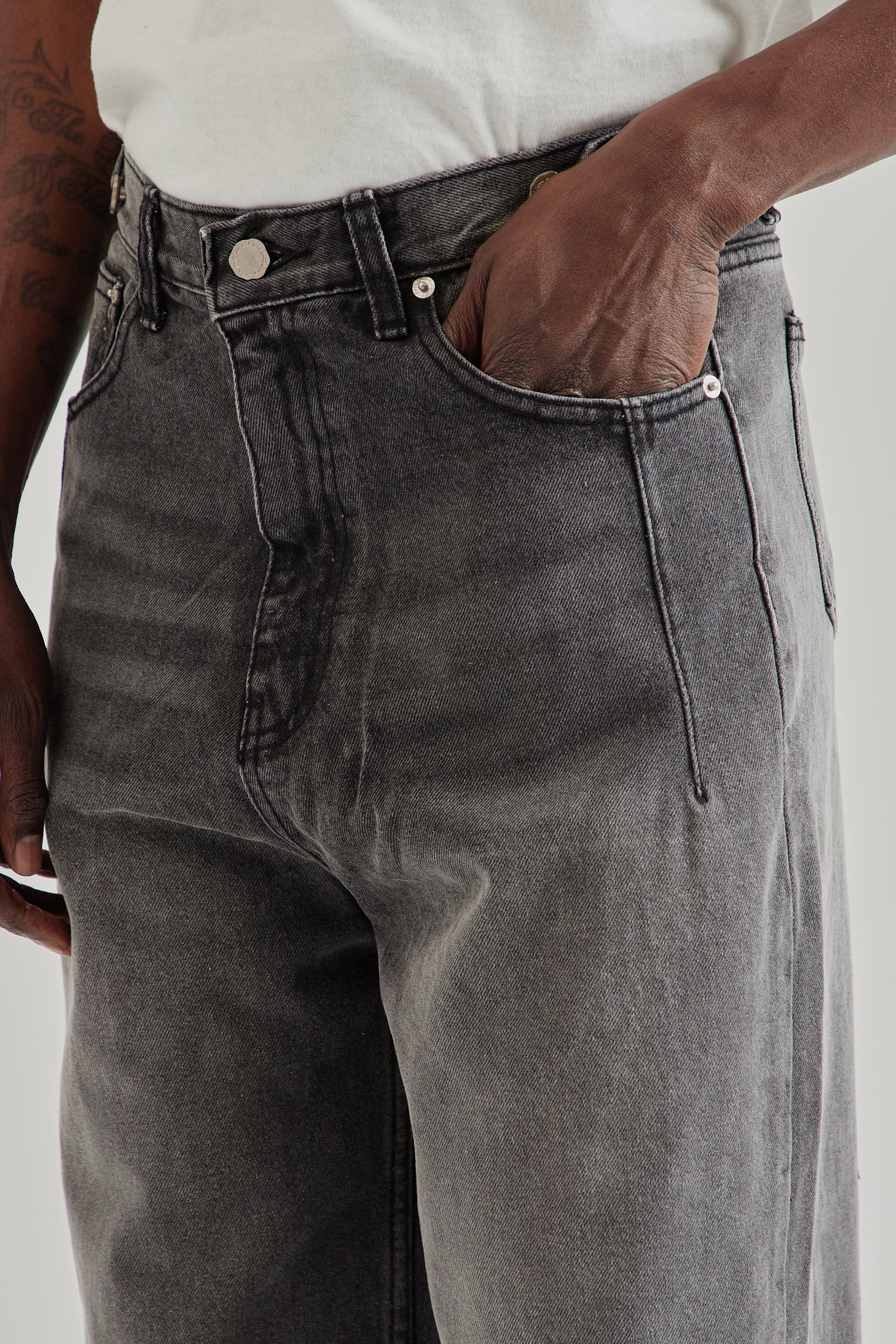 Estudio Niksen FW25 Side-Button Denim Jeans Black Denim8