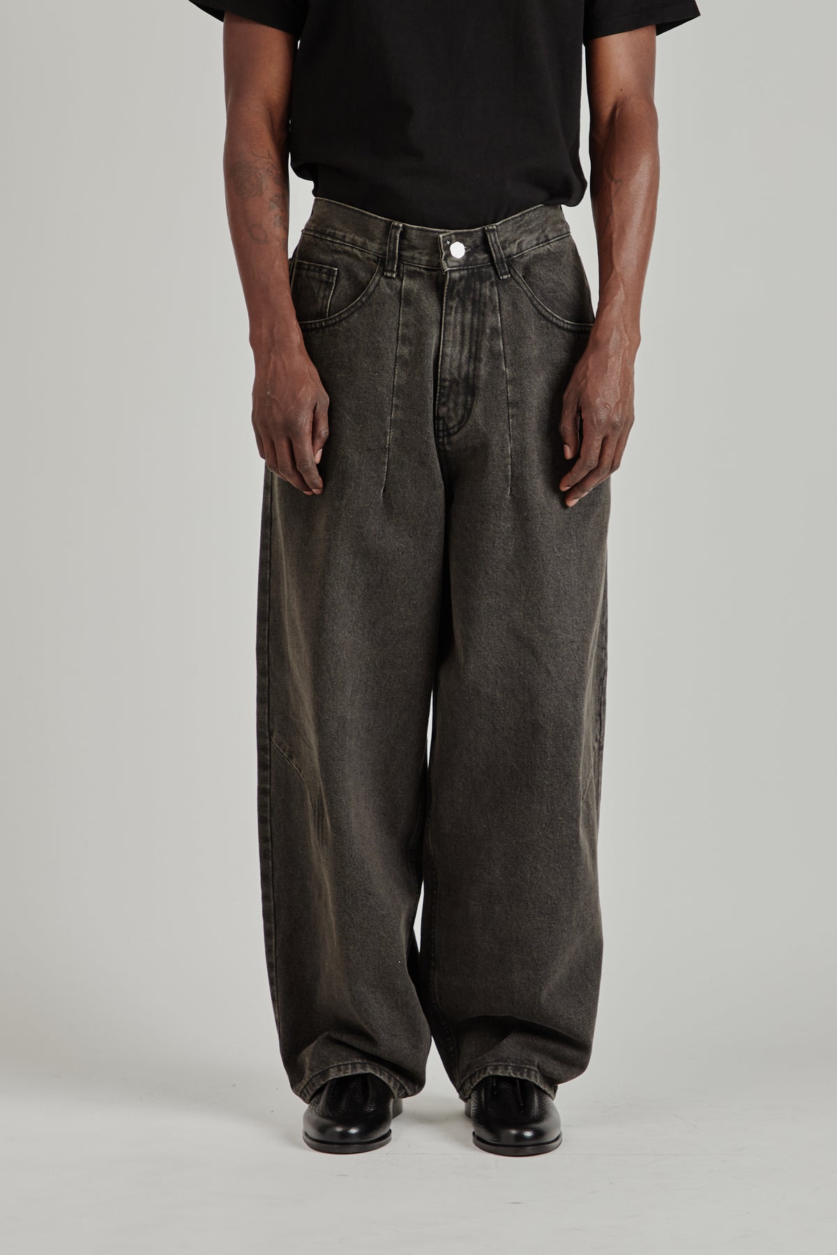 Dart Balloon Jeans - Black