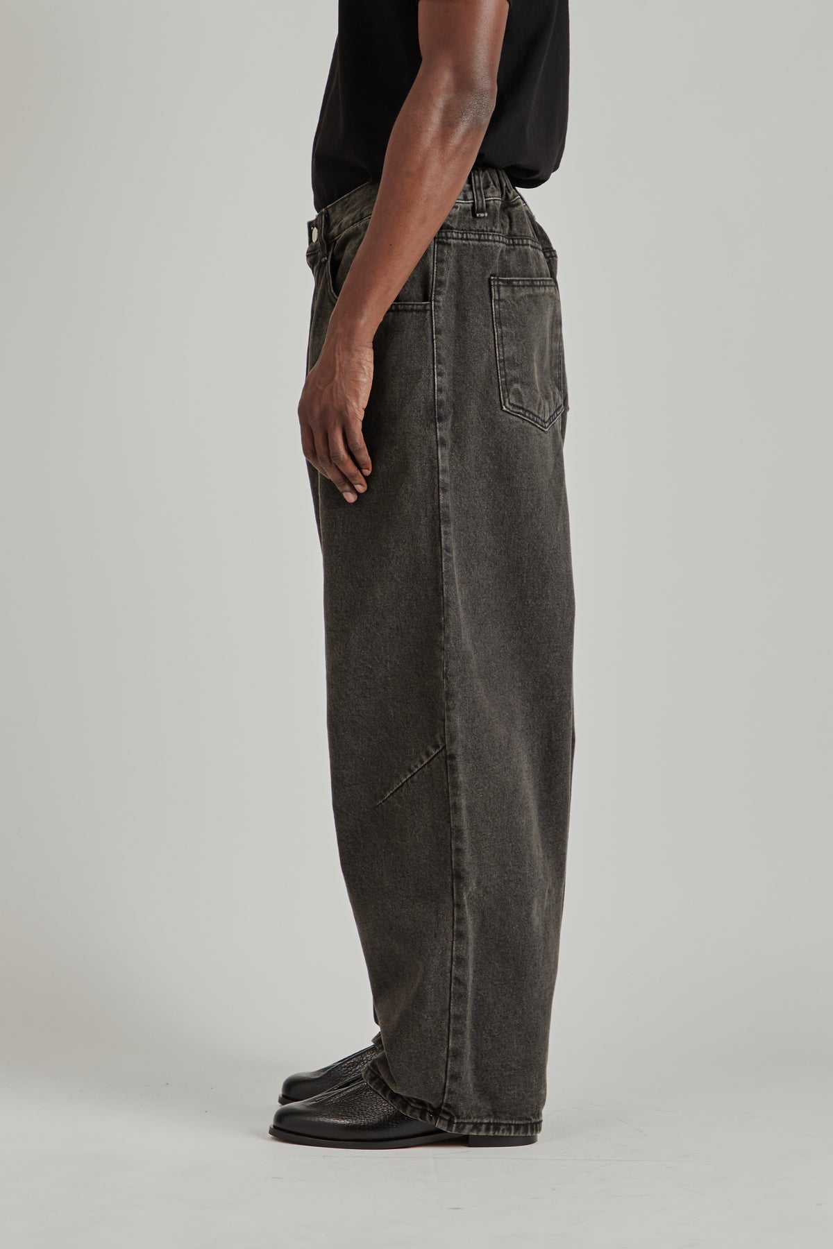Dart Balloon Jeans - Black