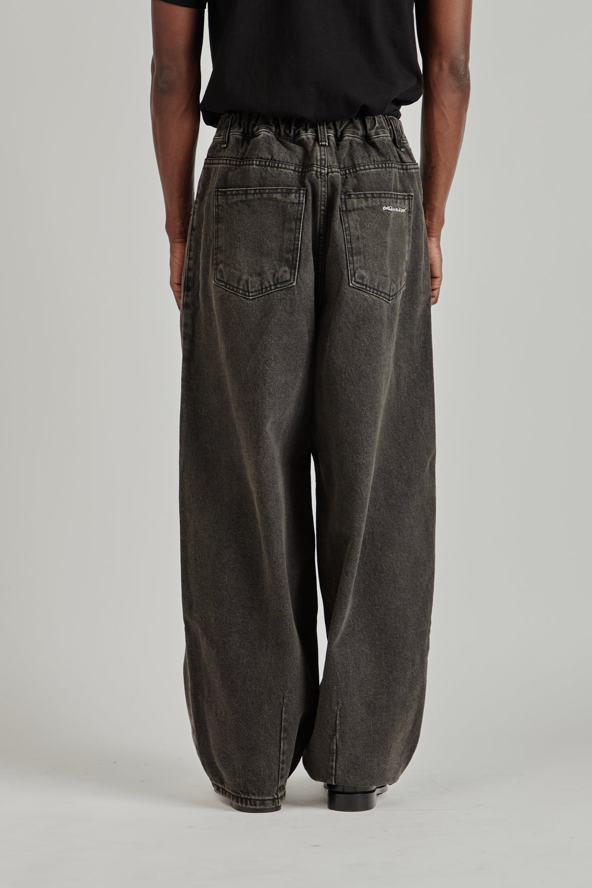 Dart Balloon Jeans - Black