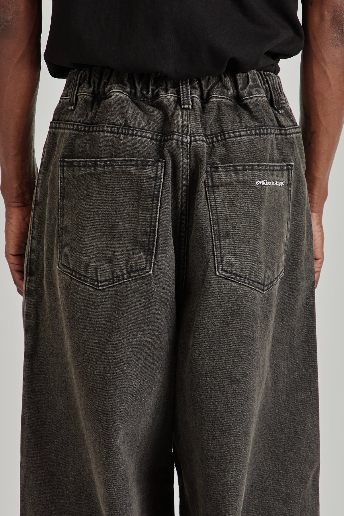 Dart Balloon Jeans - Black