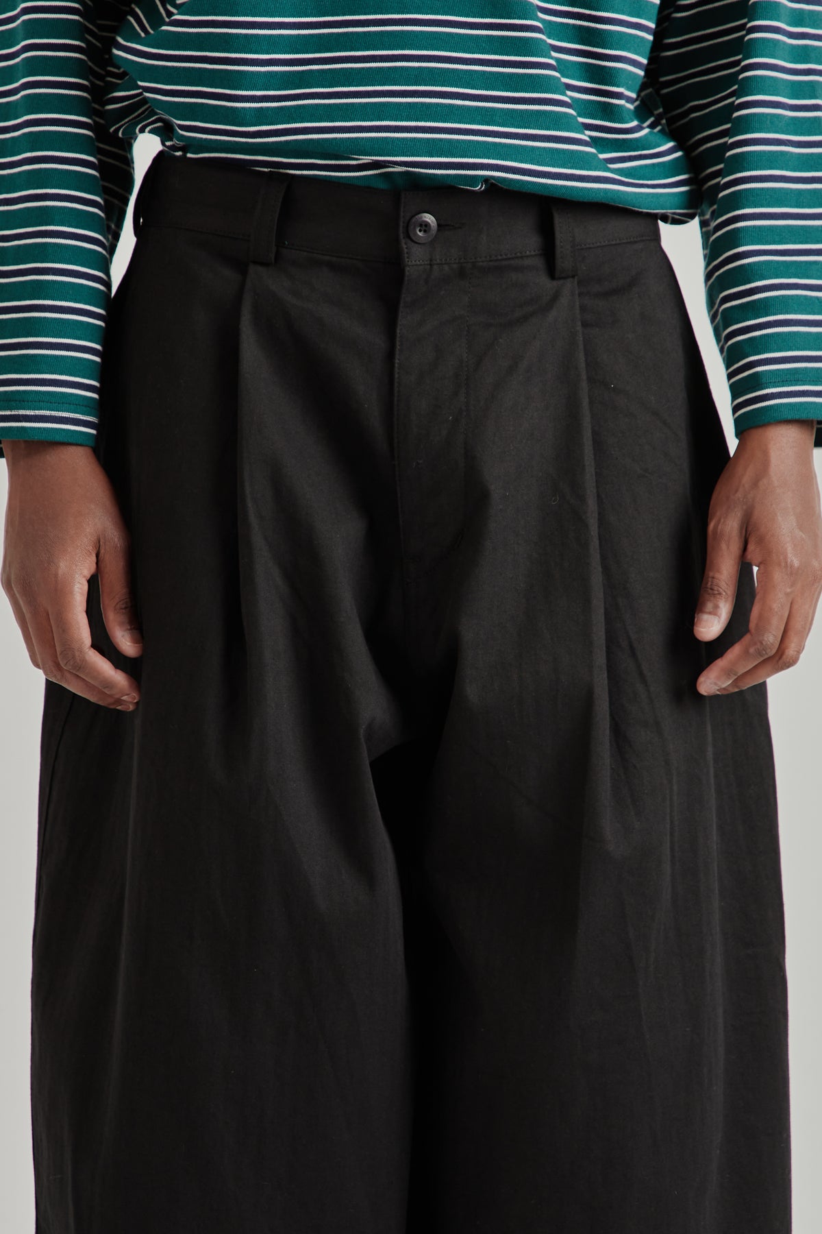 Estudio Niksen FW26 Herringbone Balloon Trousers Black1983 1