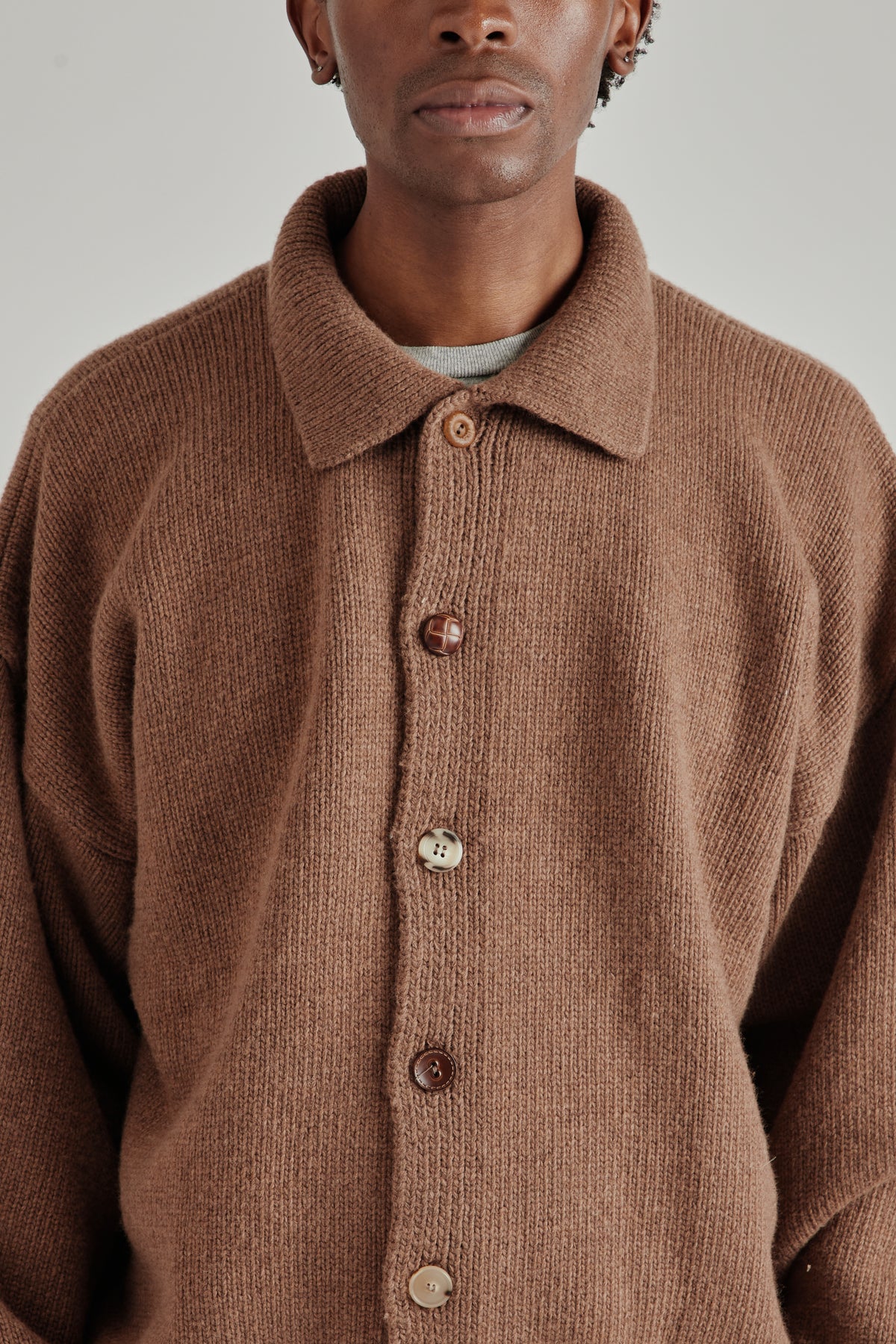 Estudio Niksen FW26 Mismatch Button Cardigan Brown2005